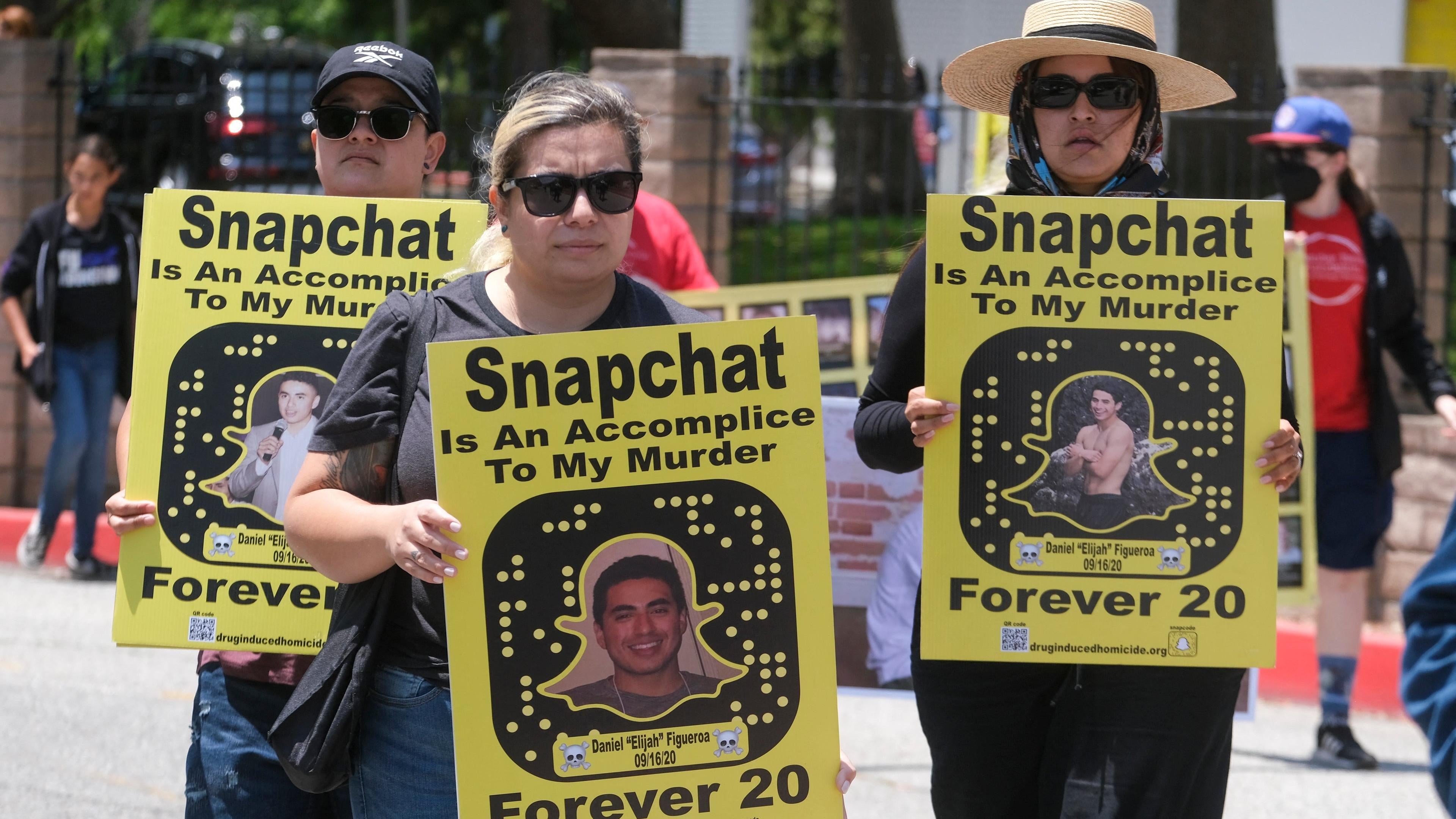 People opposed to the sale of illegal drugs on Snapchat participate in a rally outside the company's headquarters to call for tighter restrictions on the popular social media app following fatal overdoses of the powerful opioid fentanyl in Santa Monica, California, June 13, 2022. (Photo: Ringo Chiu, Getty Images)