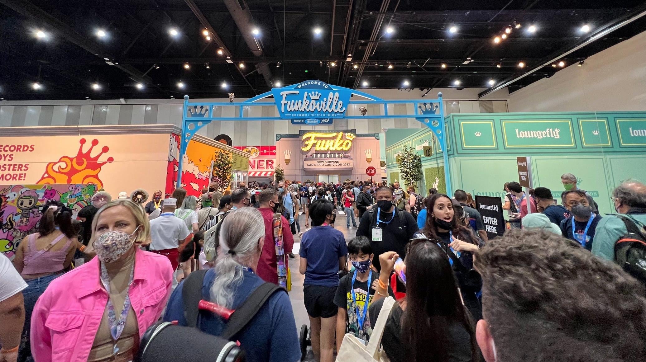Crowds going into Funkoville. Mondo is on the left. (Photo: Gizmodo/Germain Lussier)