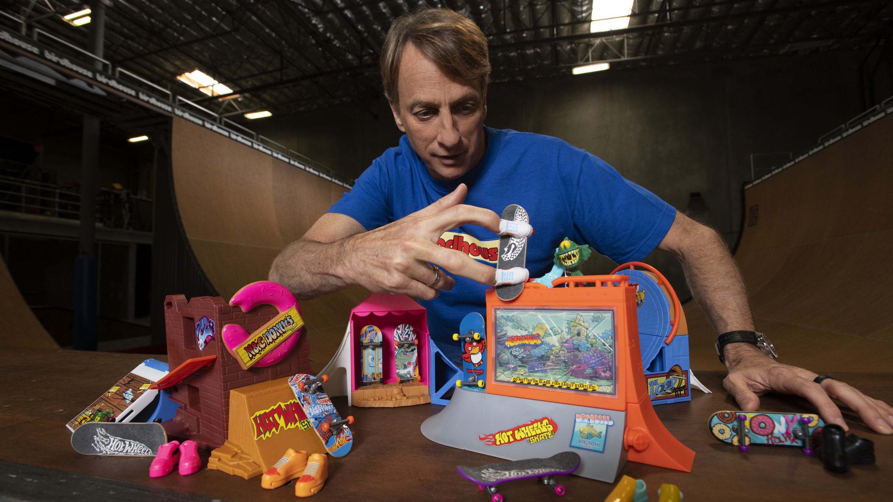 Hot Wheels and Tony Hawk are making fingerboards, and they come with tiny  fingershoes 