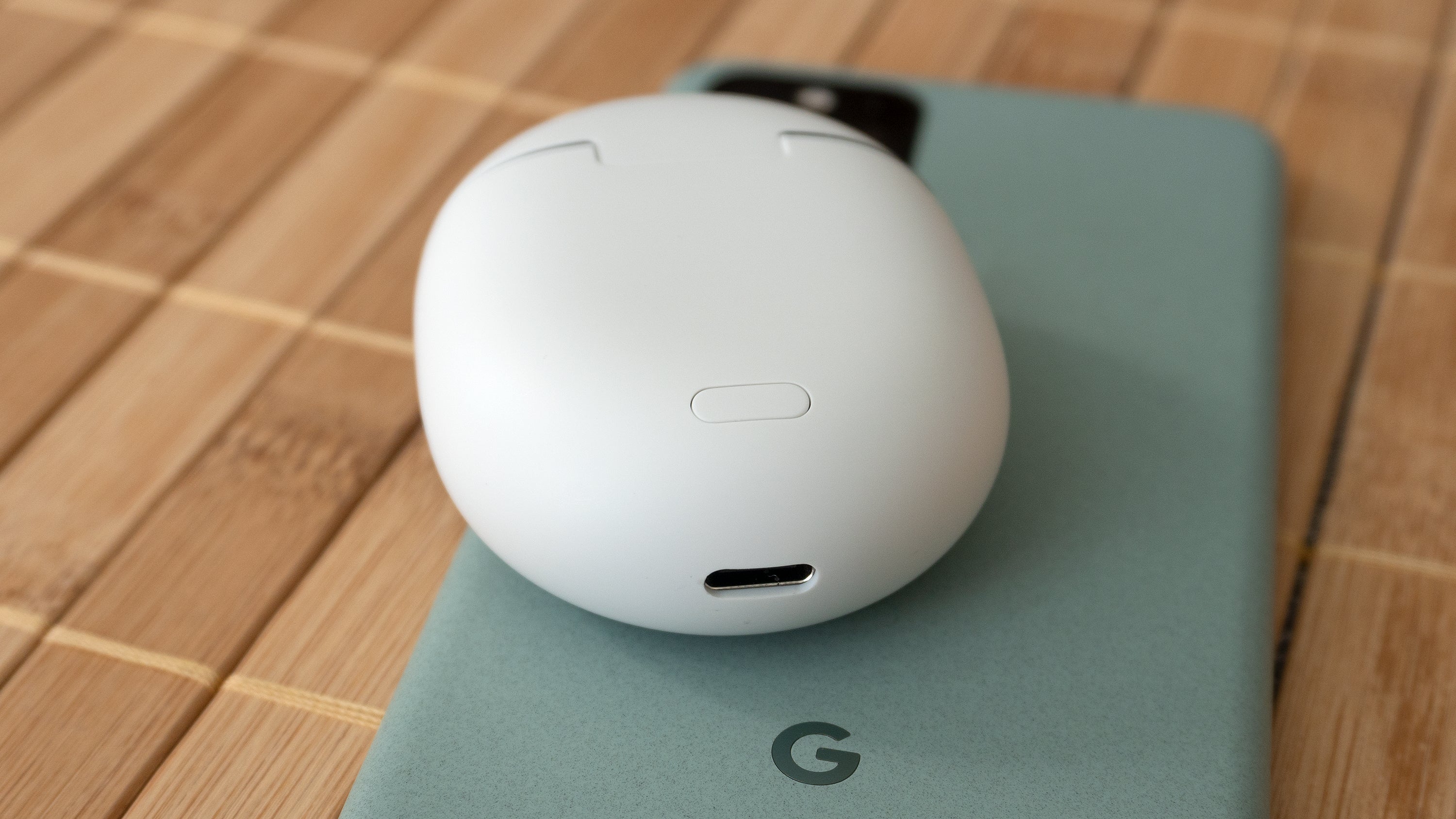The Pixel Buds Pro can be charged on a Qi wireless charging pad or with a USB-C cable. (Photo: Andrew Liszewski | Gizmodo)