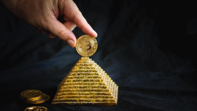 SEC Says 11 People Fooled Users Out of $AU425 Million in Crypto Pyramid Scheme