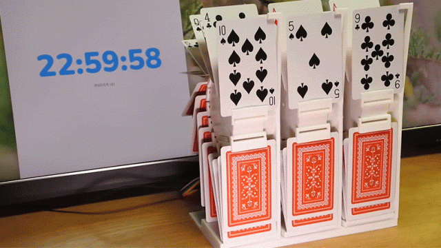 3D-Printed Playing Card Clock Gives Vegas Spin to Old-School Flip Clocks