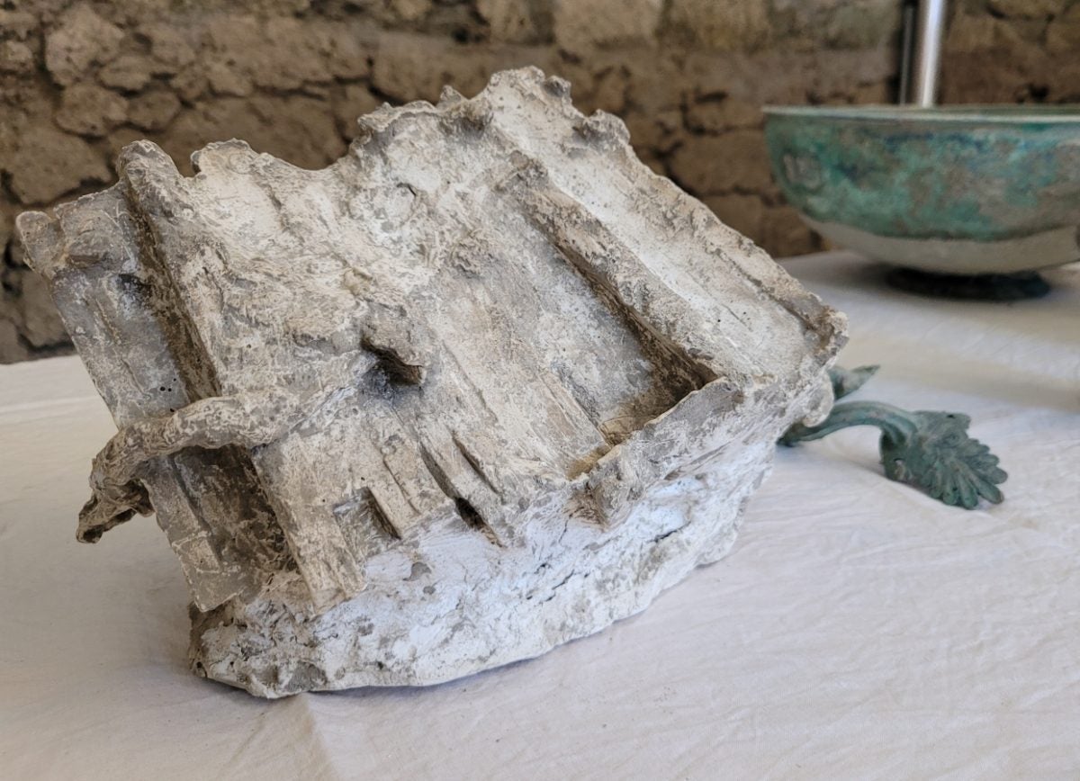 Seven wax tablets tied together and covered in cinerite. (Photo: Courtesy of the Archaeological Park of Pompeii)