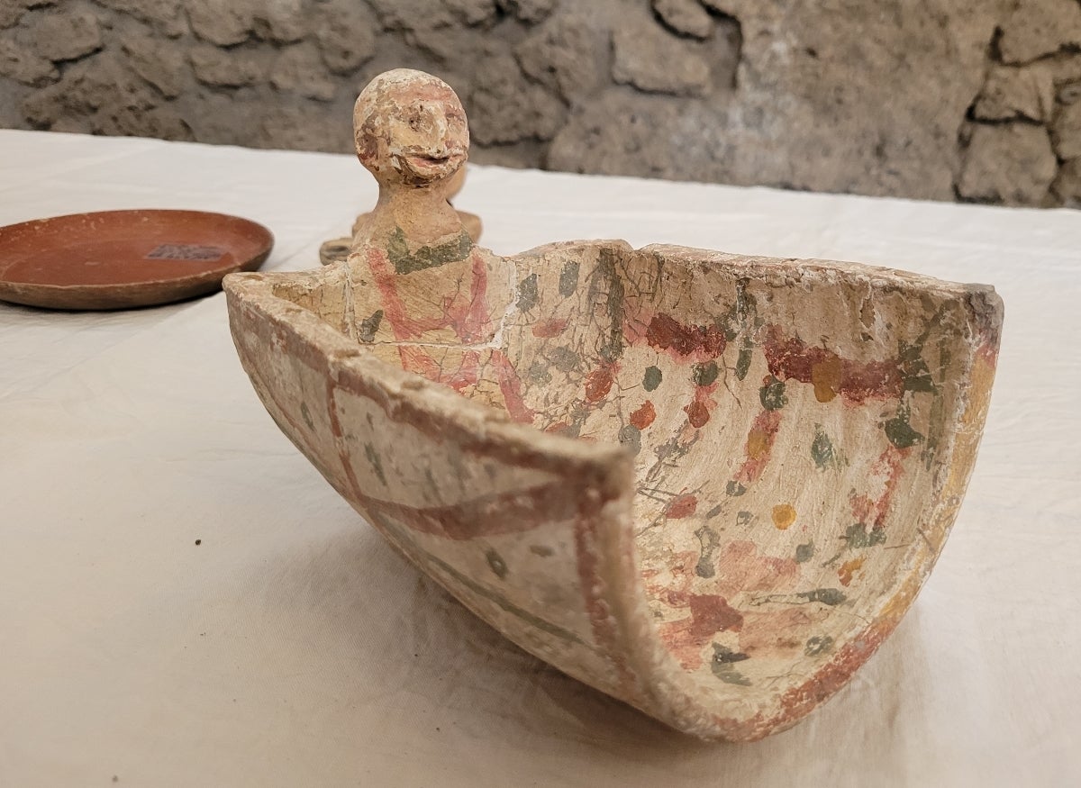 A decorative incense burner was found in excellent condition. (Photo: Courtesy of the Archaeological Park of Pompeii)