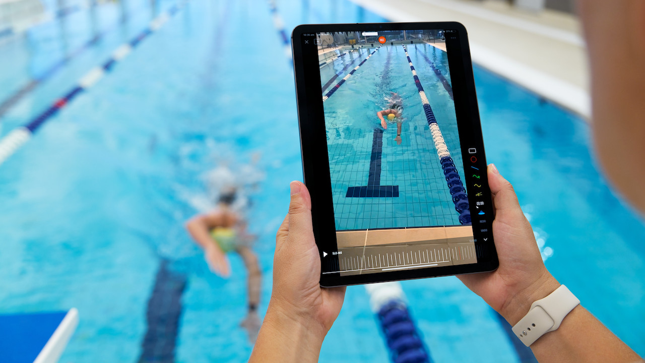 apple watch swimming: athlete in the pool as seen on an iPad