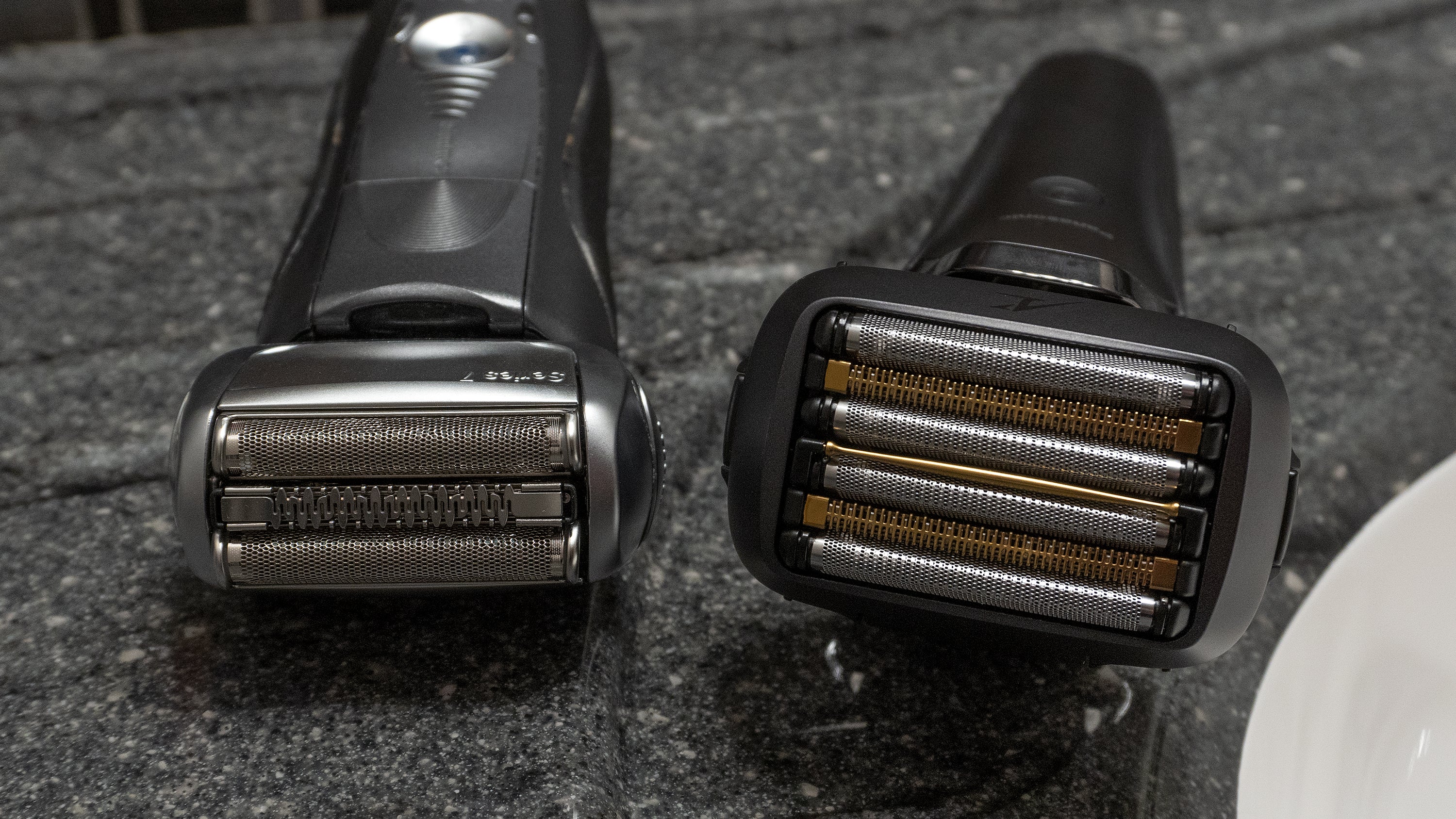 The Panasonic Arc6 razor (right) next to a Braun Series 7 razor (left). (Photo: Andrew Liszewski | Gizmodo)