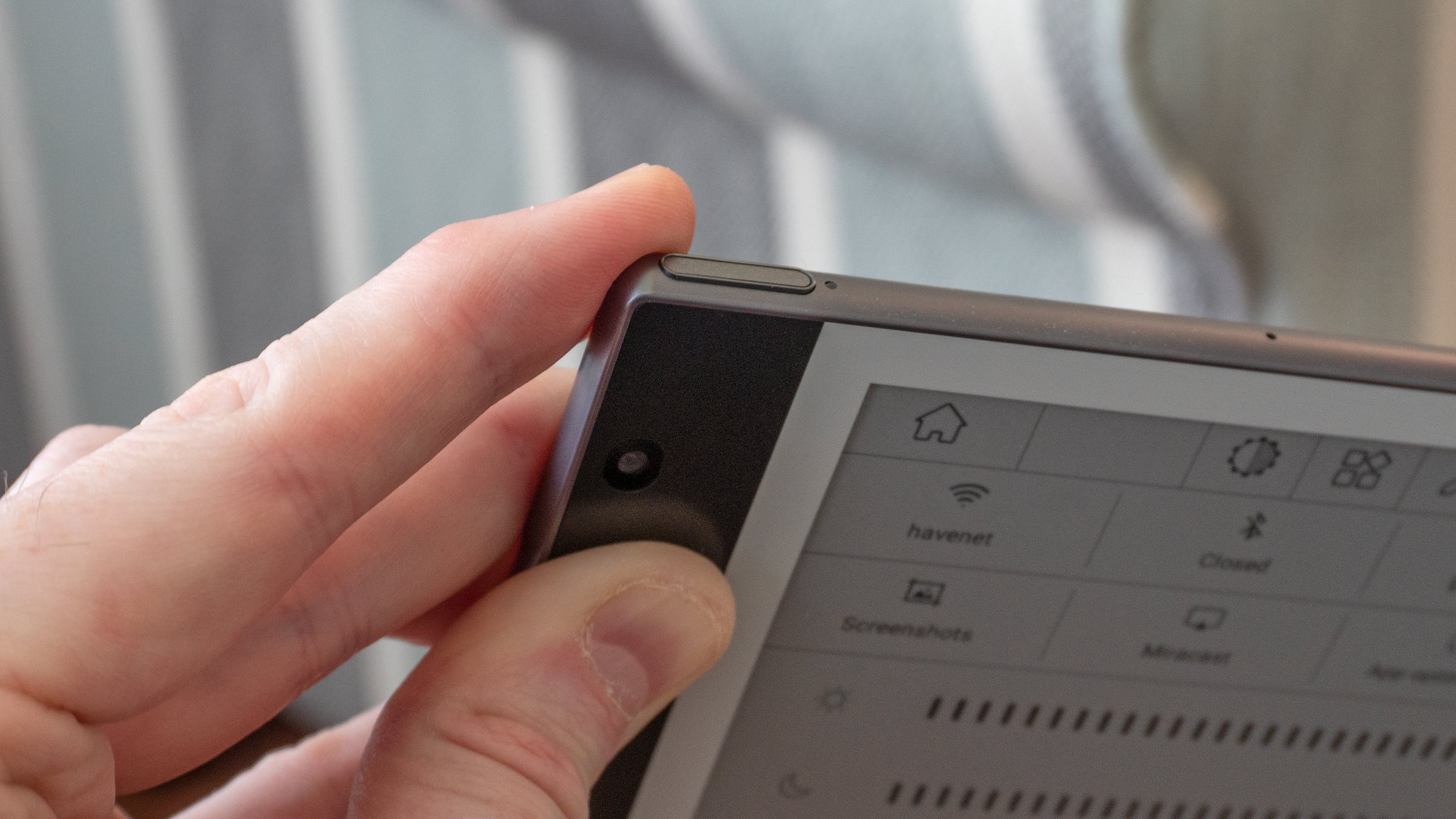 The InkNote Colour's lock button includes a built-in fingerprint reader to easily secure and access your documents. (Photo: Andrew Liszewski | Gizmodo)