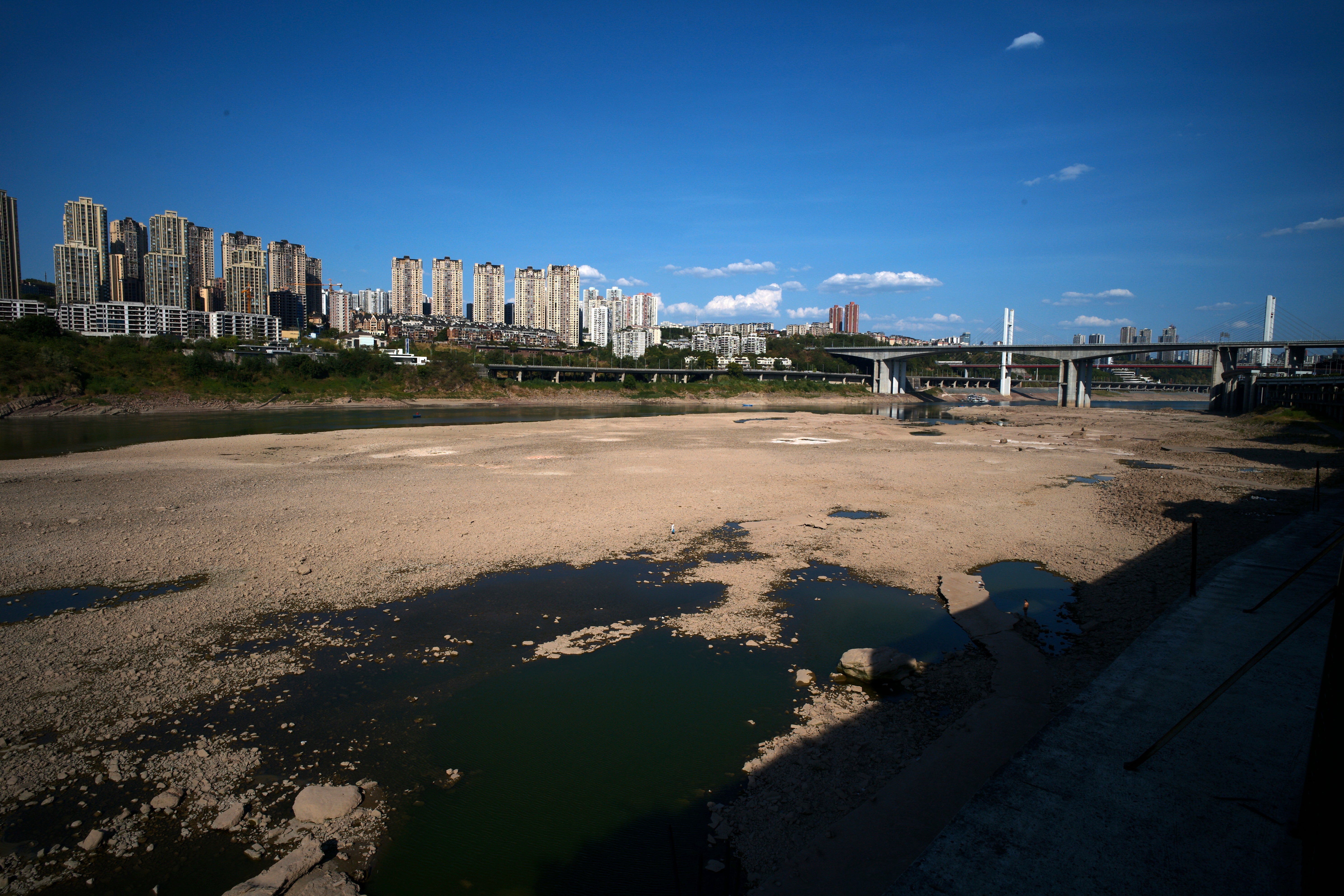 The dried-up riverbed of the Jialing on August 18. (Photo: Ran Wen/FCHINA, AP)