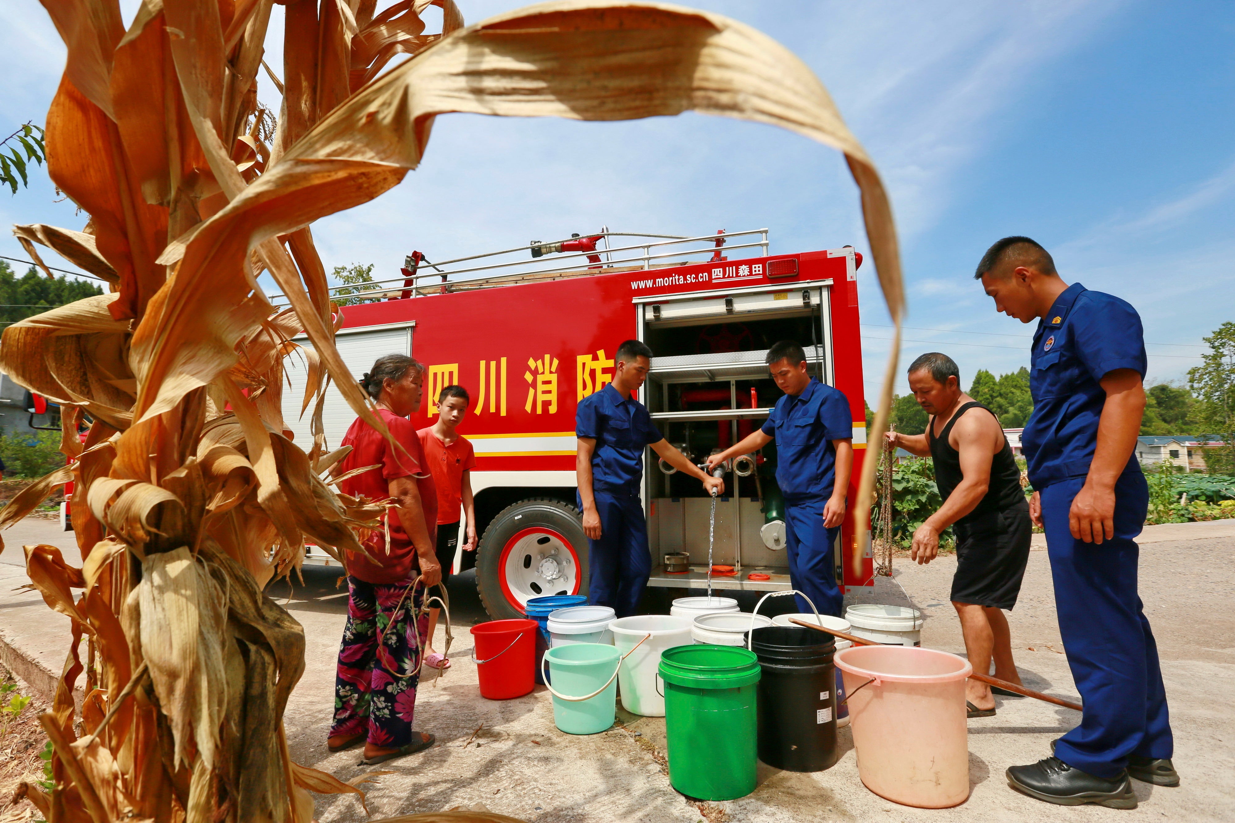 Villagers get water from a fire truck in Suining in Sichuan province on August 23. (Photo: Zhong Min/FCHNA, AP)