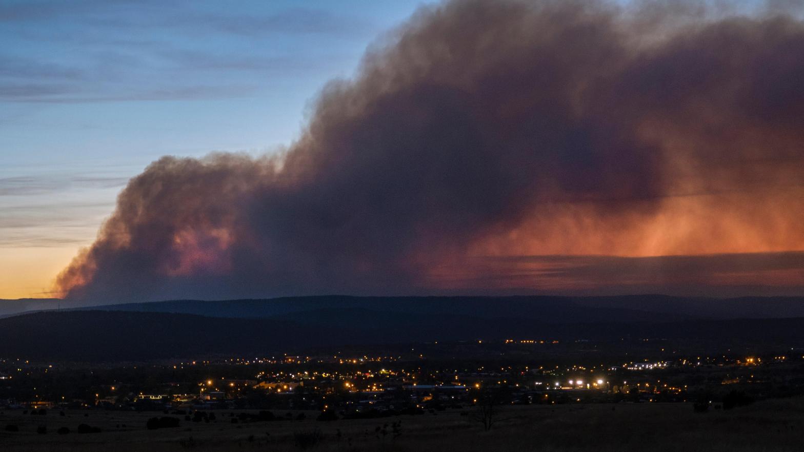 Smoke from the Calf Canyon/Hermits Peak fire hovers over Las Vegas in May. (Photo: Robert Browman/The Albuquerque Journal, AP)