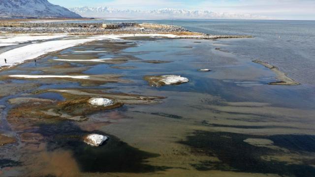 What’s Causing These Geological Formations on the Great Salt Lake?