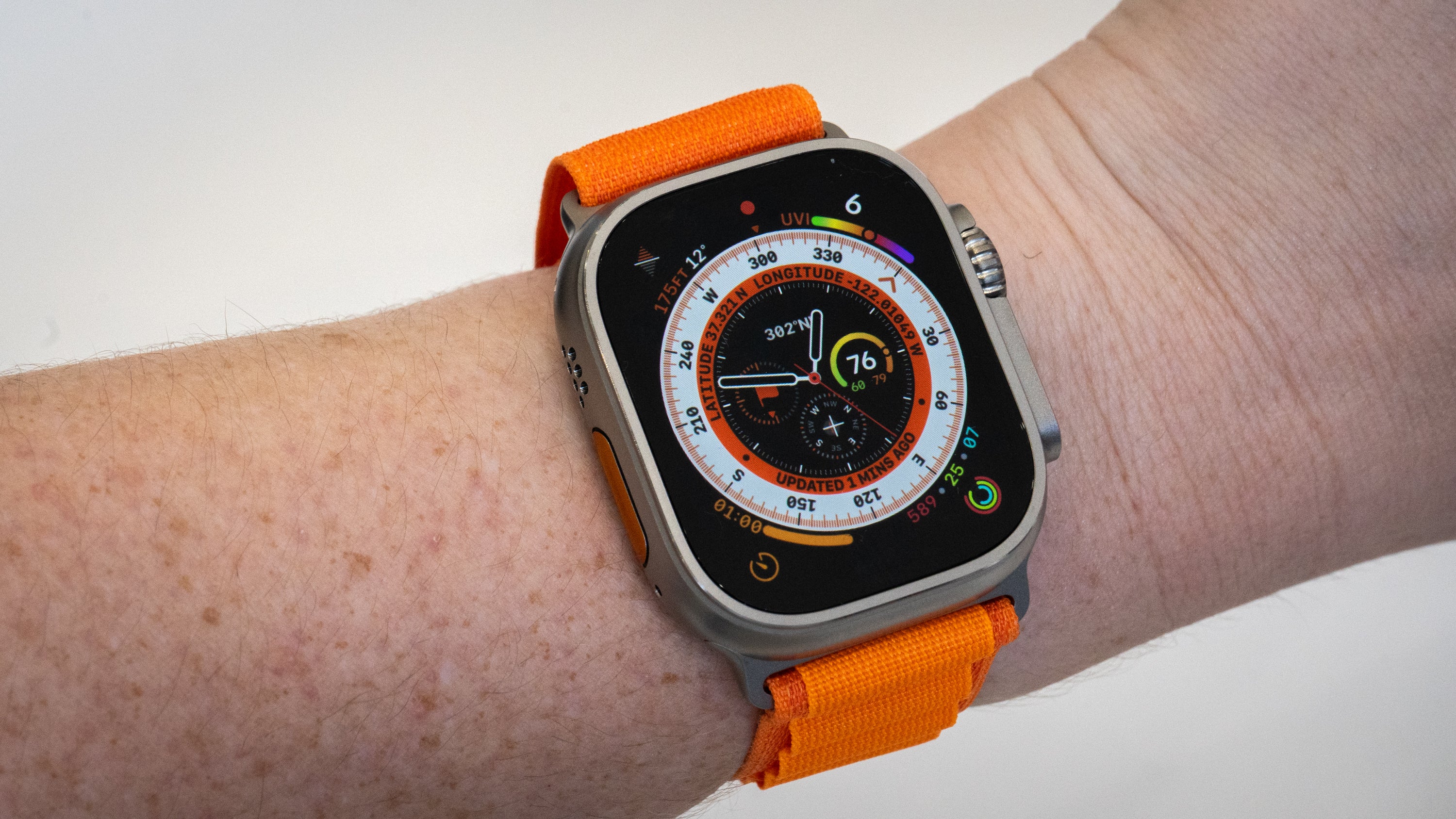 Surprisingly, the Apple Watch Ultra didn't feel like it took over my wrist. (Photo: Florence Ion / Gizmodo)