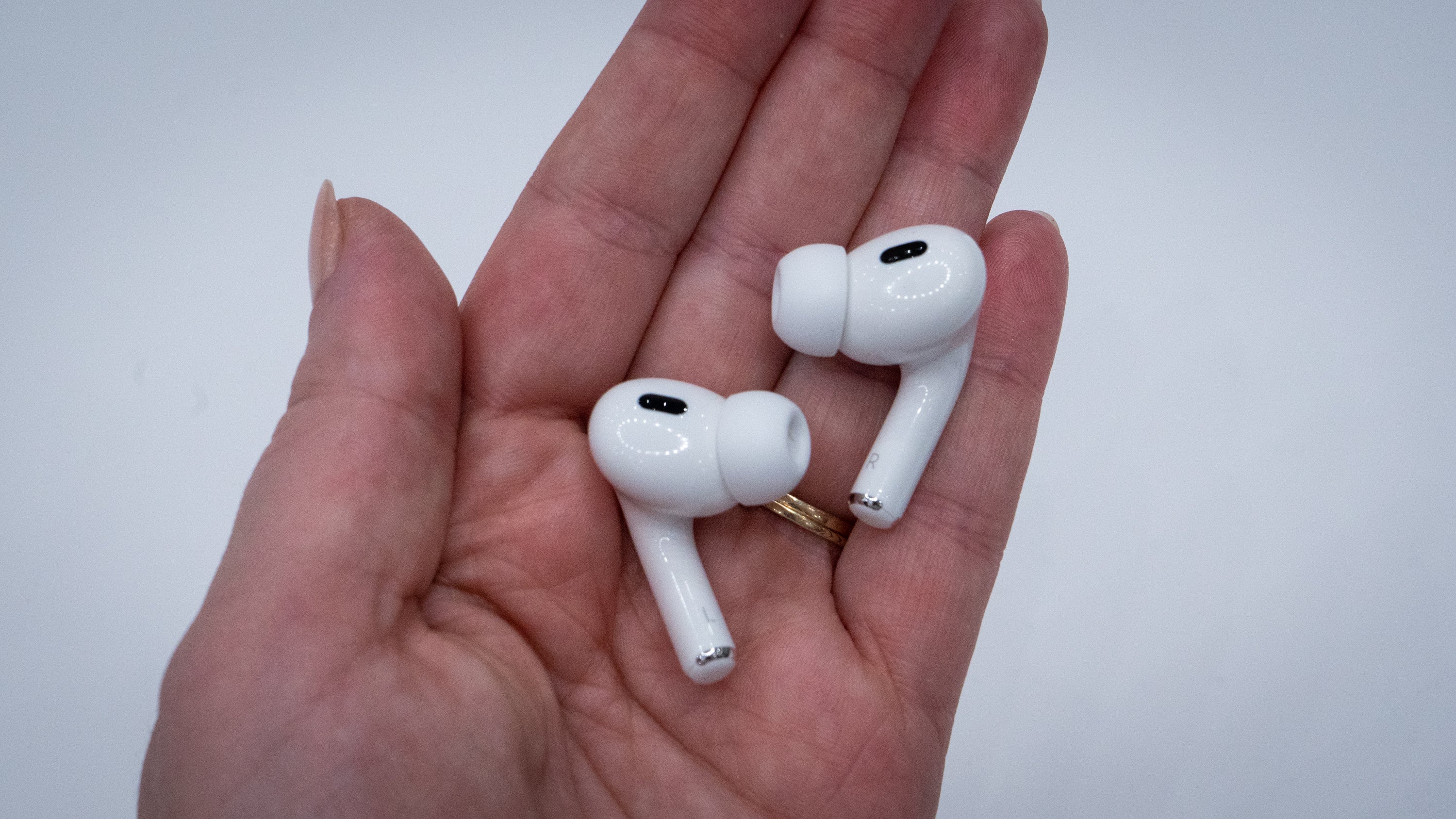 The AirPods Pro are still as light as ever. (Photo: Florence Ion / Gizmodo)