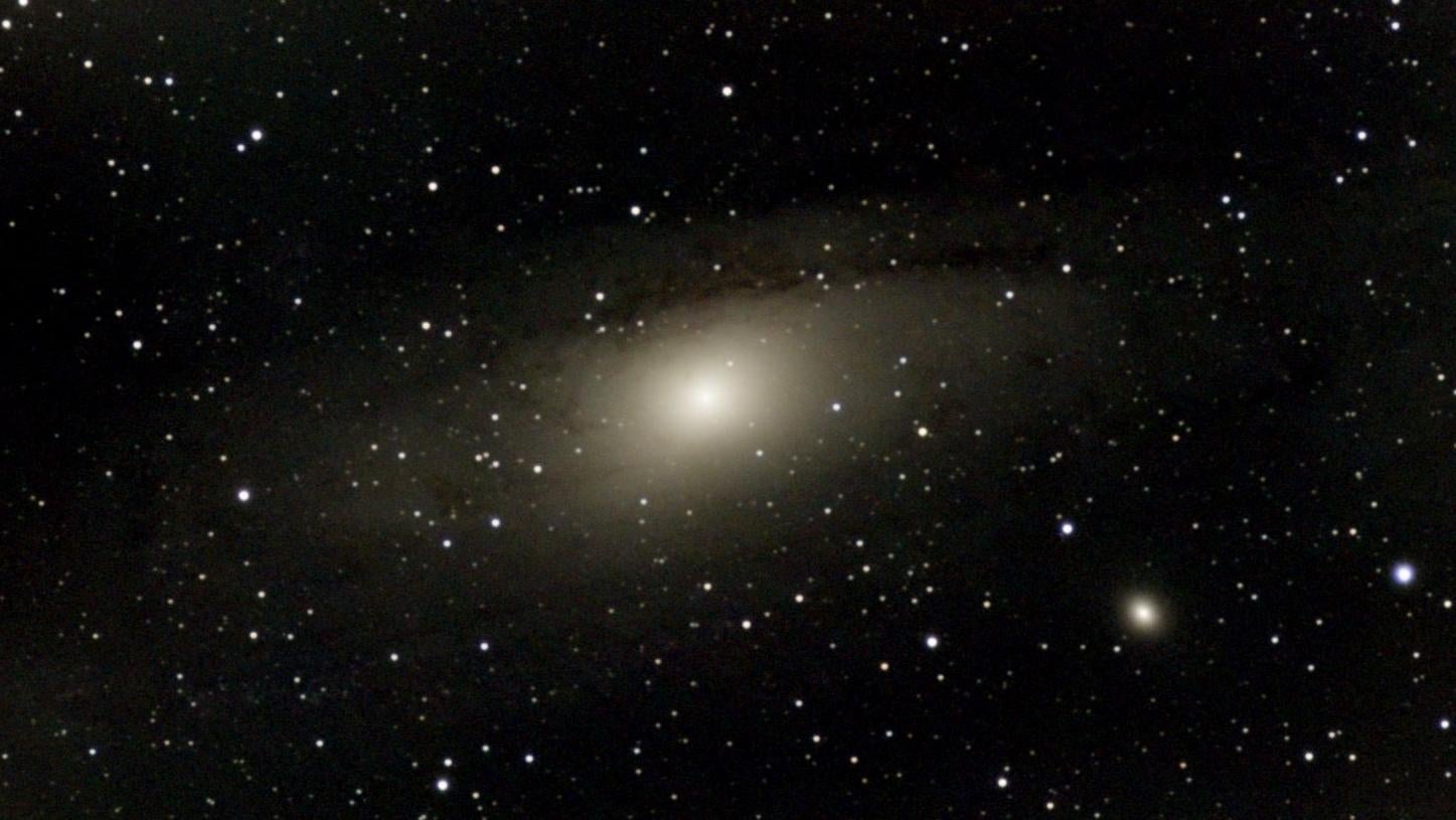 Despite severe light pollution and the occasional cloud that flew by, Vespera did a remarkable job of capturing the Andromeda galaxy during this 50-minute exposure.  (Image: George Dvorsky)