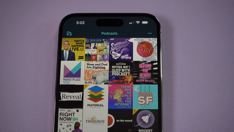 Watch as Pocket Casts minimizes into the Dynamic Island.  (Gif: Florence Ion)