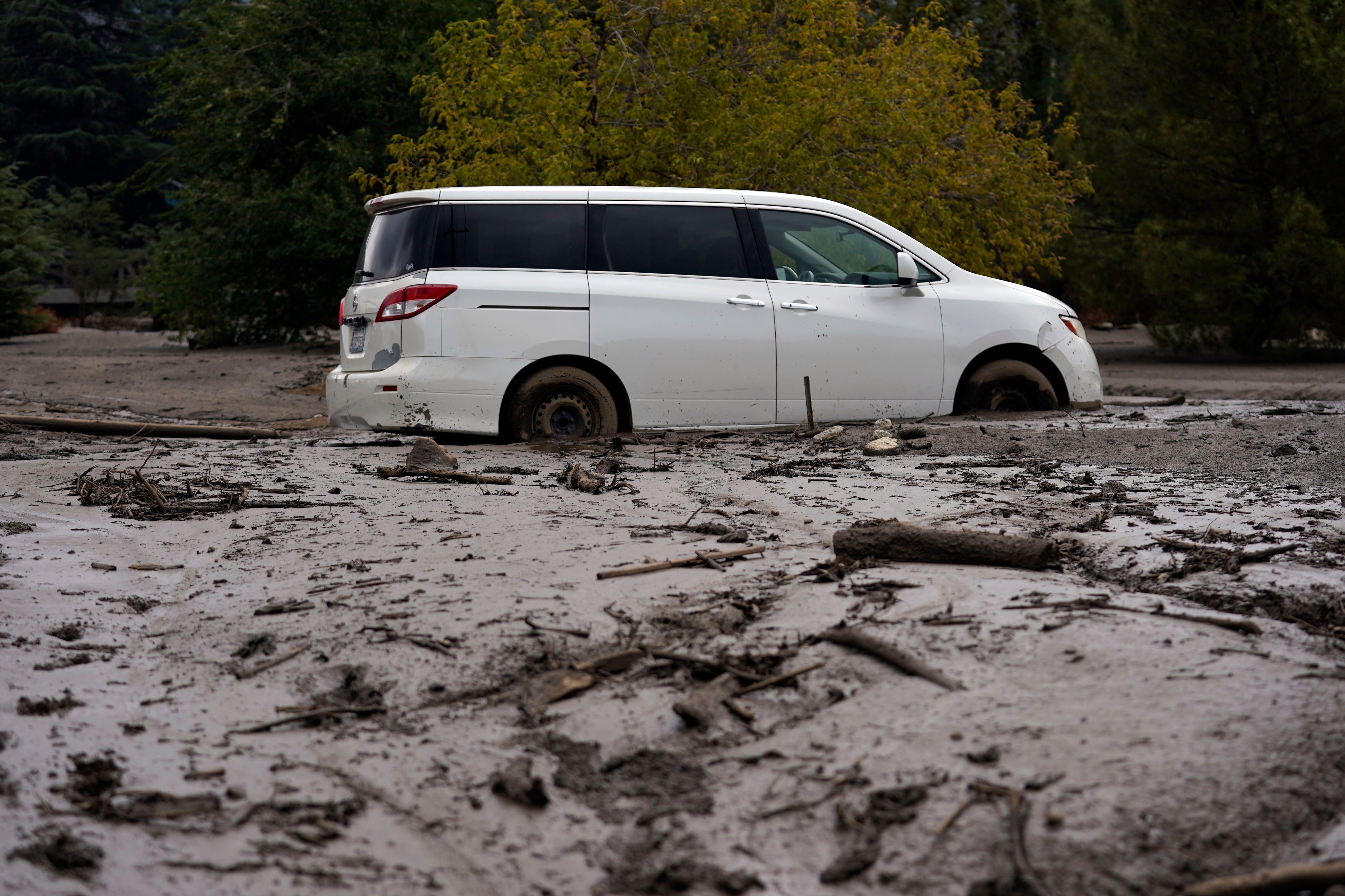 A vehicle is stuck in the mud in the aftermath of a mudslide Tuesday, Sept. 13, 2022, in Oak Glen, California. (Photo: Marcio Jose Sanchez, AP)