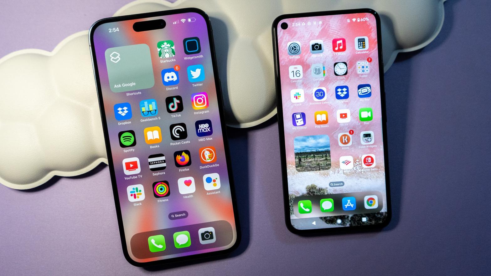 One of these things will never be like the other.  (Photo: Florence Ion / Gizmodo)