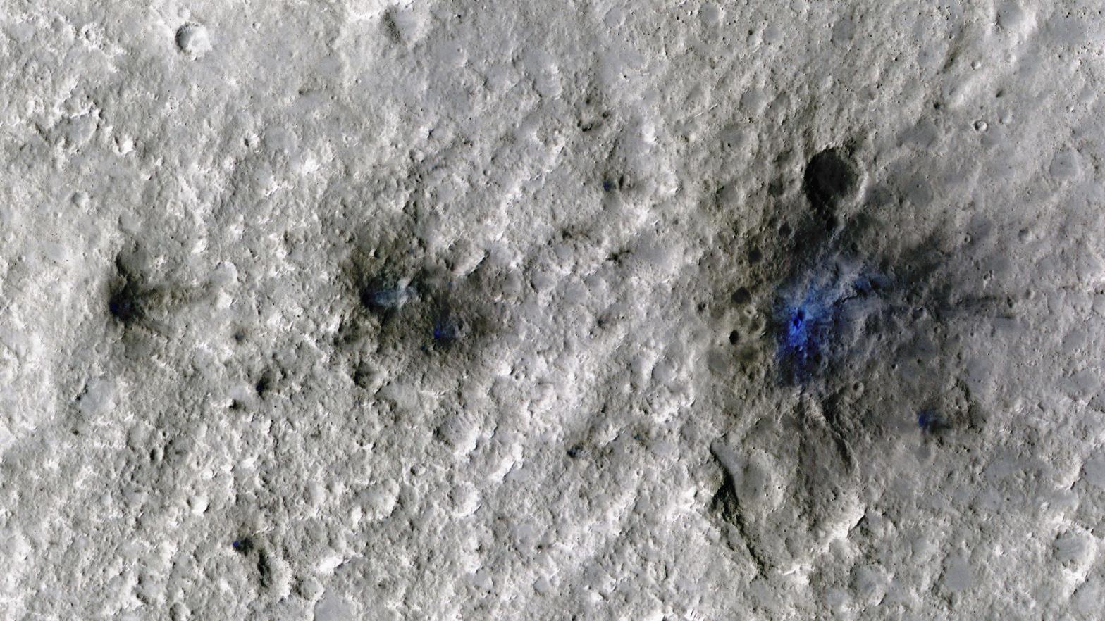 The meteoroid exploded into three pieces upon entering the atmosphere, leaving behind at least three craters, seen here highlighted in blue. (Image: NASA/JPL-Caltech/University of Arizona)