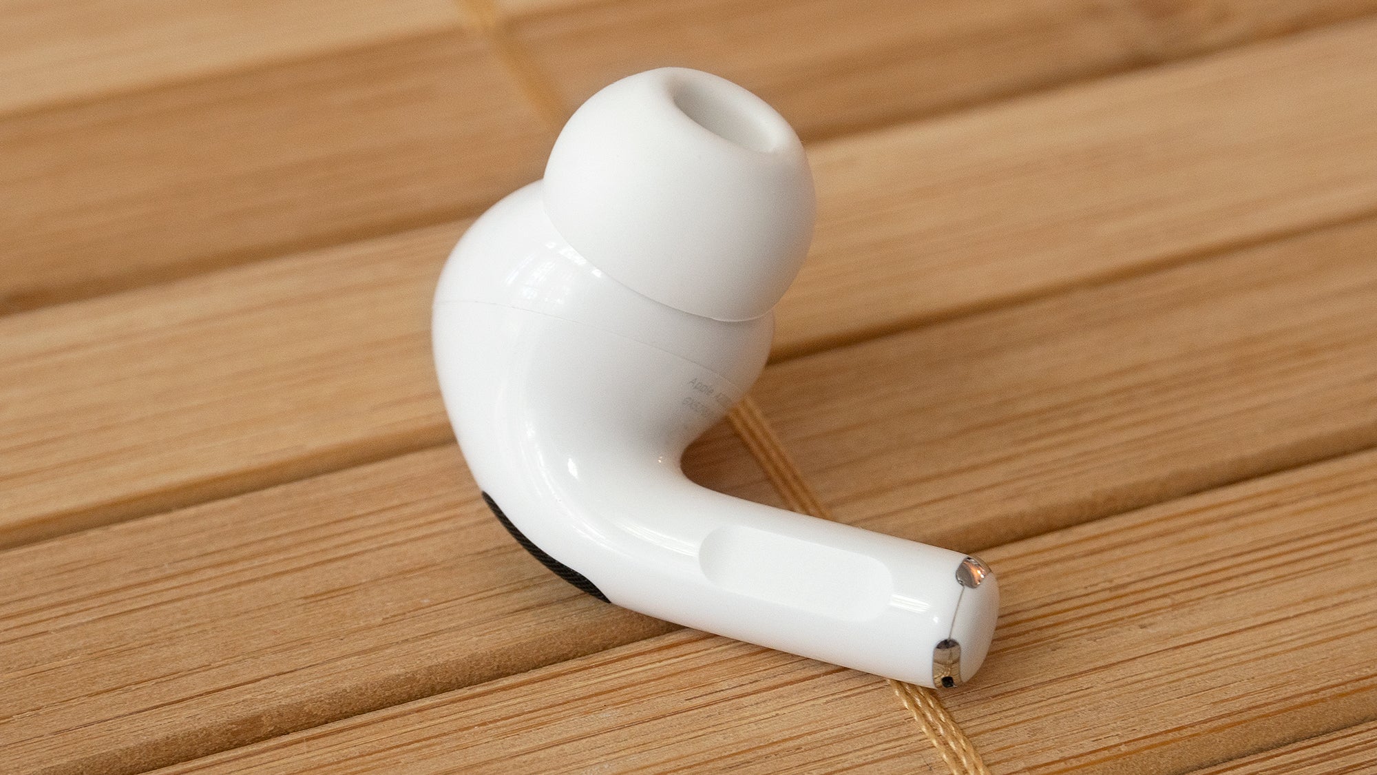 The AirPods Pro 2nd Gen's stem now includes touch controls allowing volume to be adjusted by sliding a finger up and down them. (Photo: Andrew Liszewski | Gizmodo)