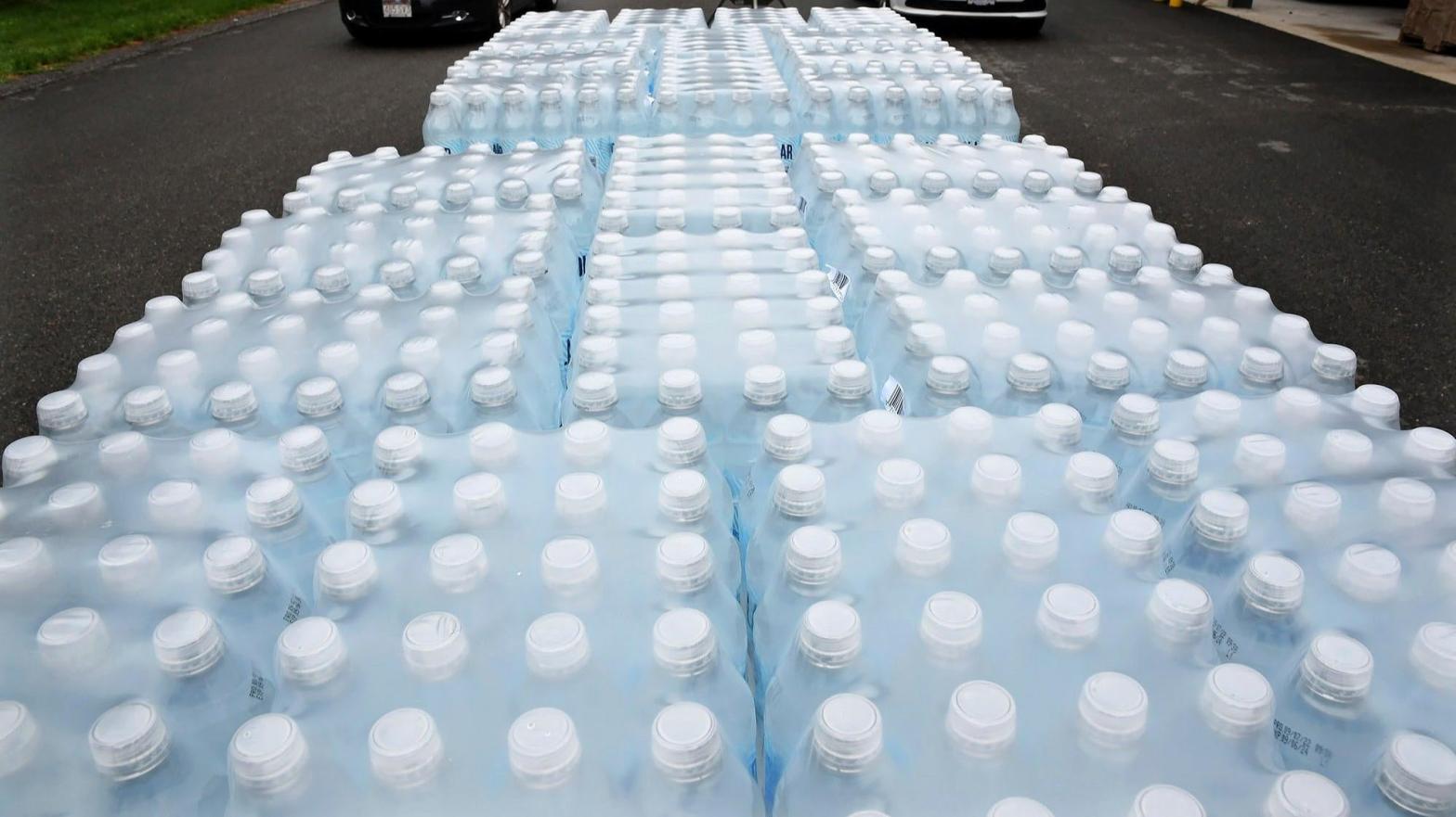 Free water distribution station in Mansfield, MA on Monday, Sept. 12, 2022, after E. coli bacteria was found in town water.  (Photo: Mark Stockwell/The Sun Chronicle, AP)