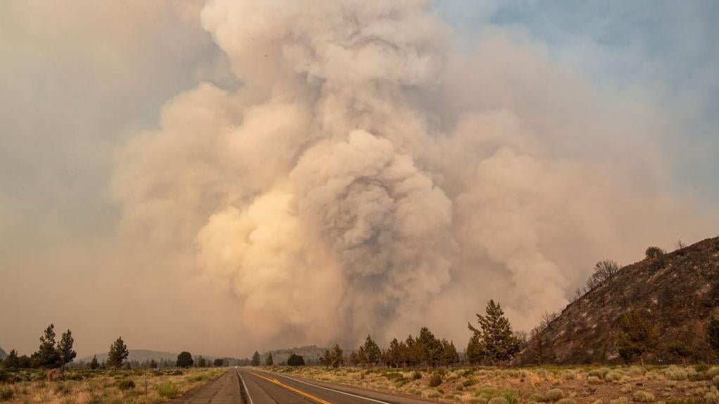 A huge ash plume rises into the sky as the Lava fire explodes in Weed, California on July 1, 2021. (Photo: JOSH EDELSON / AFP, Getty Images)