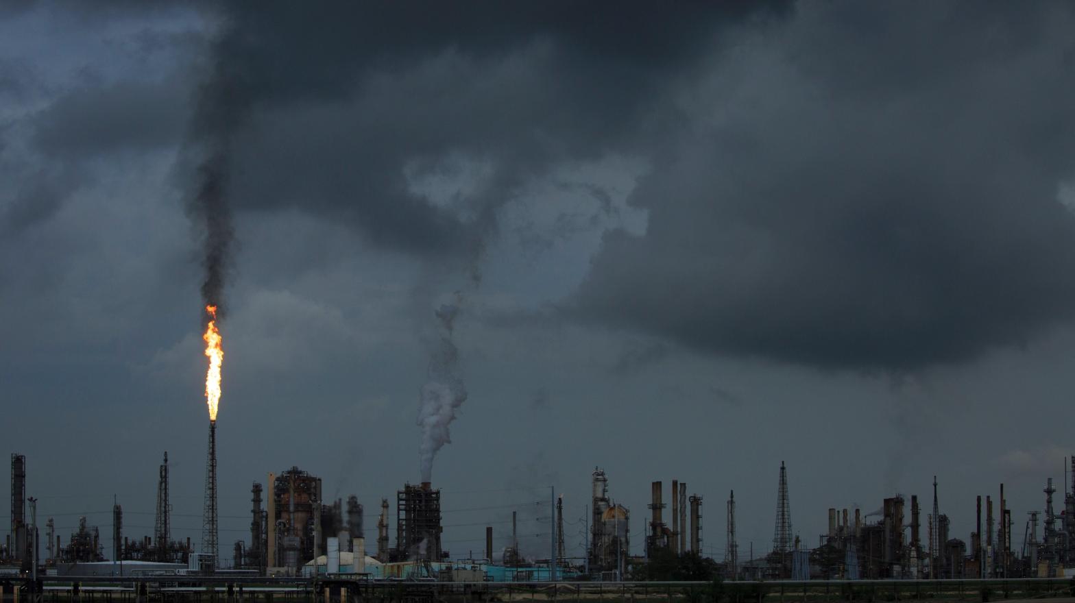 A gas flare at the Shell Chemical LP petroleum refinery in Norco, Louisiana. (Photo: Drew Angerer, Getty Images)