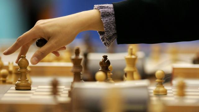 Controversial Chess Player ‘Likely Cheated’ in Over 100 Online Chess Games, According to Investigation