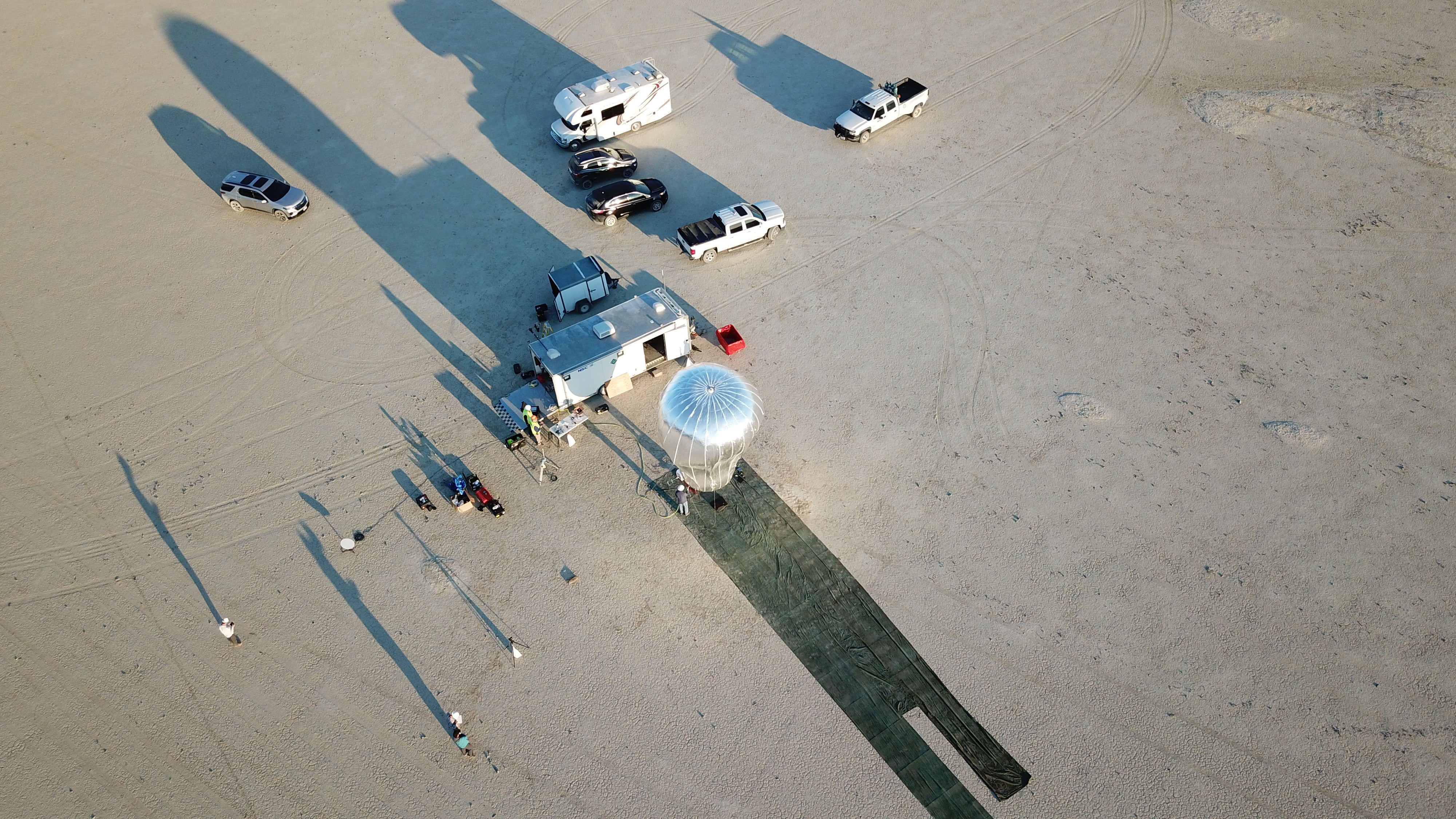The team prepared the aerobot balloon for liftoff. (Photo: Near Space Corporation)