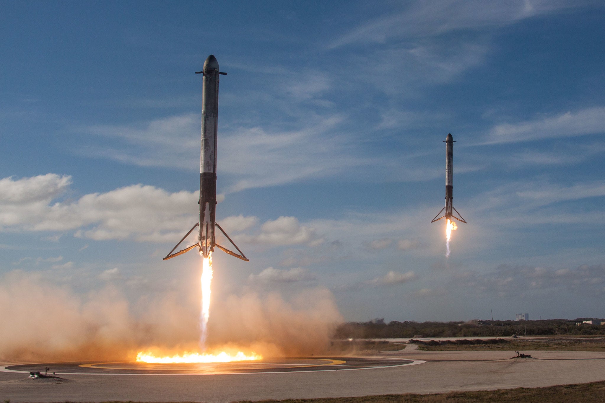 Falcon Heavy side boosters landing in tandem during the demo mission on February 6, 2018. (Photo: SpaceX)