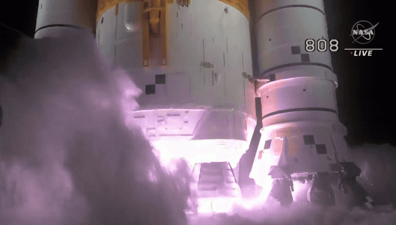 Launch of SLS during the early hours of Wednesday, November 16, 2022.  (Gif: NASA/Gizmodo)