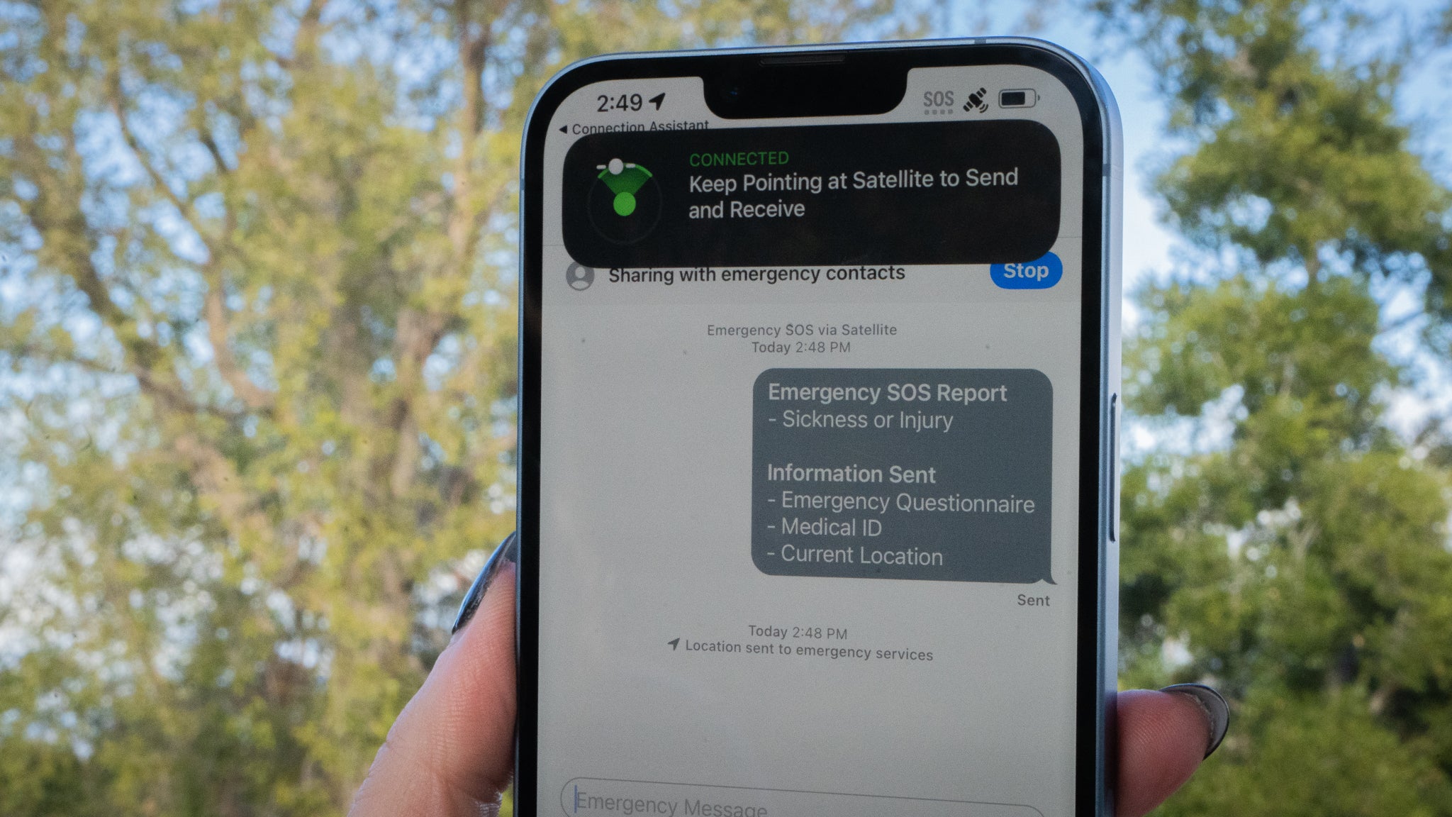 Emergency SOS compresses your SOS report before it reaches Apple's relay centres.  (Photo: Florence Ion / Gizmodo)