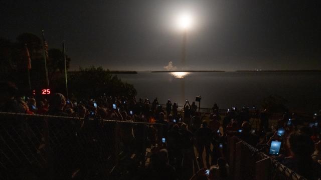 Thrilling Photos of NASA’s SLS Megarocket Launch to the Moon