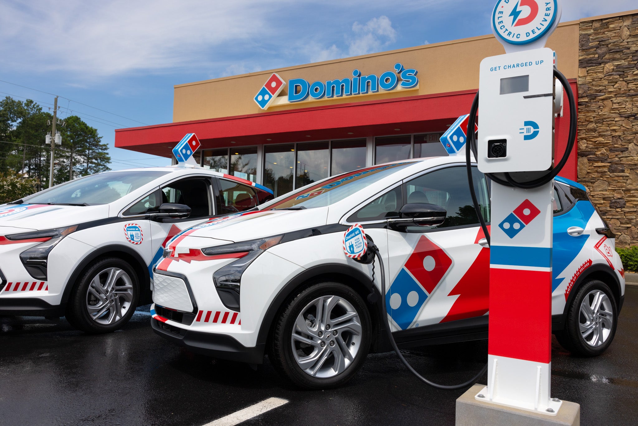 U.S. Domino’s Buys 800 Chevy Bolt EVs for Pizza Delivery Fleet