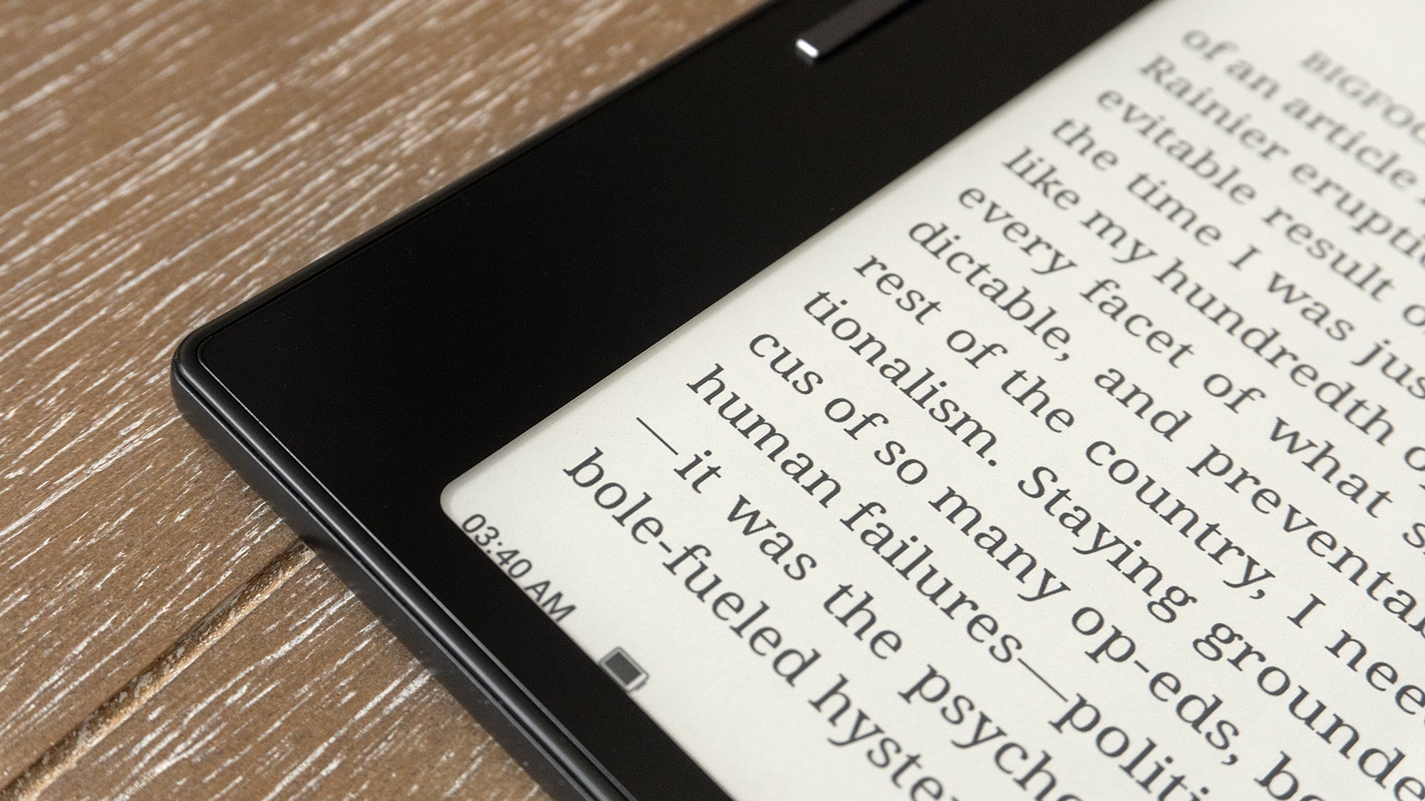 The black version of the Onyx Boox Leaf 2 includes a protective layer of glass, while the white version (not tested) leaves the E Ink panel exposed for less glare and crisper text. (Photo: Andrew Liszewski | Gizmodo)