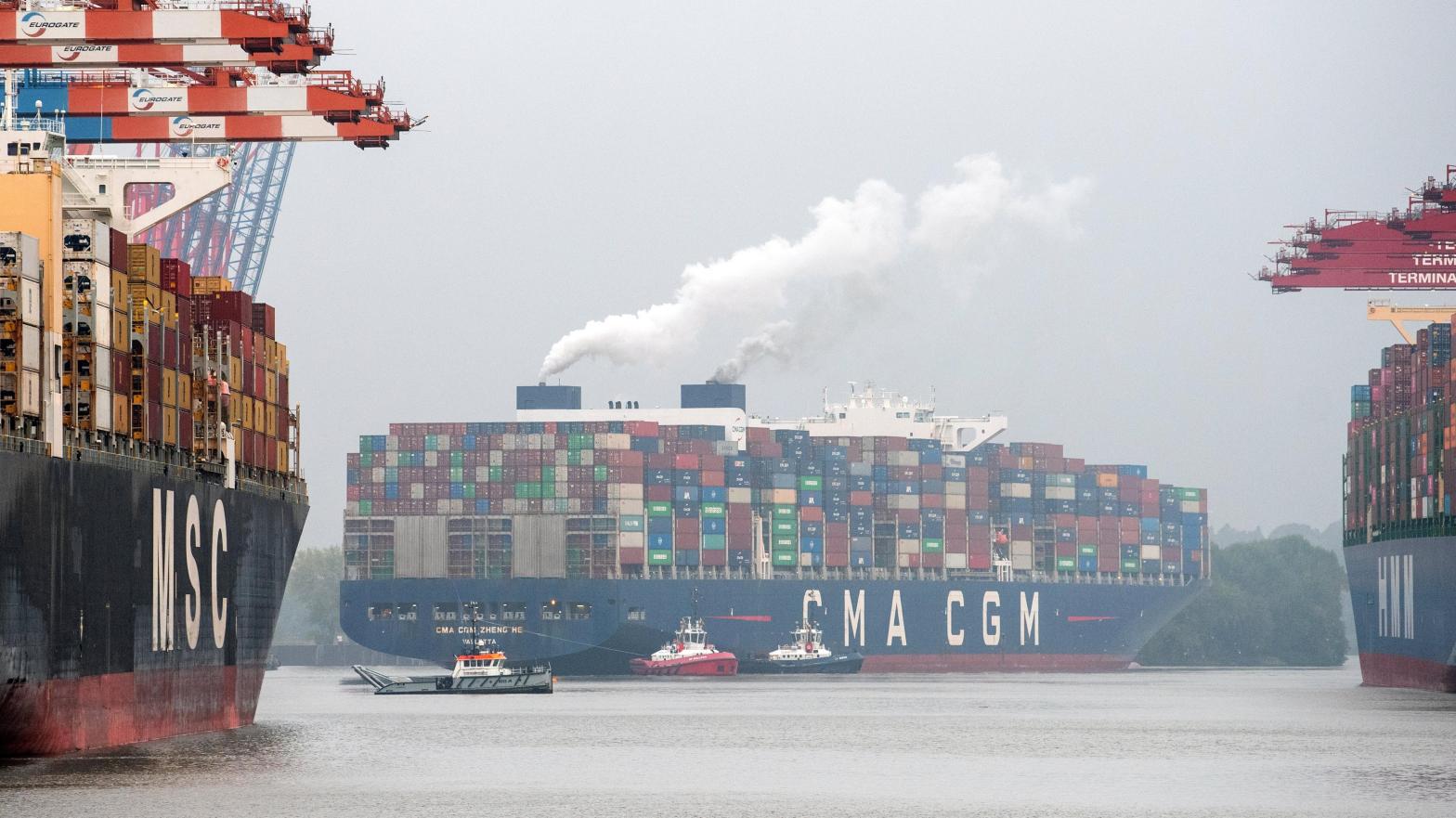 Container ships in a port in Hamburg, Germany. (Photo: Daniel Bockwoldt/picture-alliance/dpa, AP)