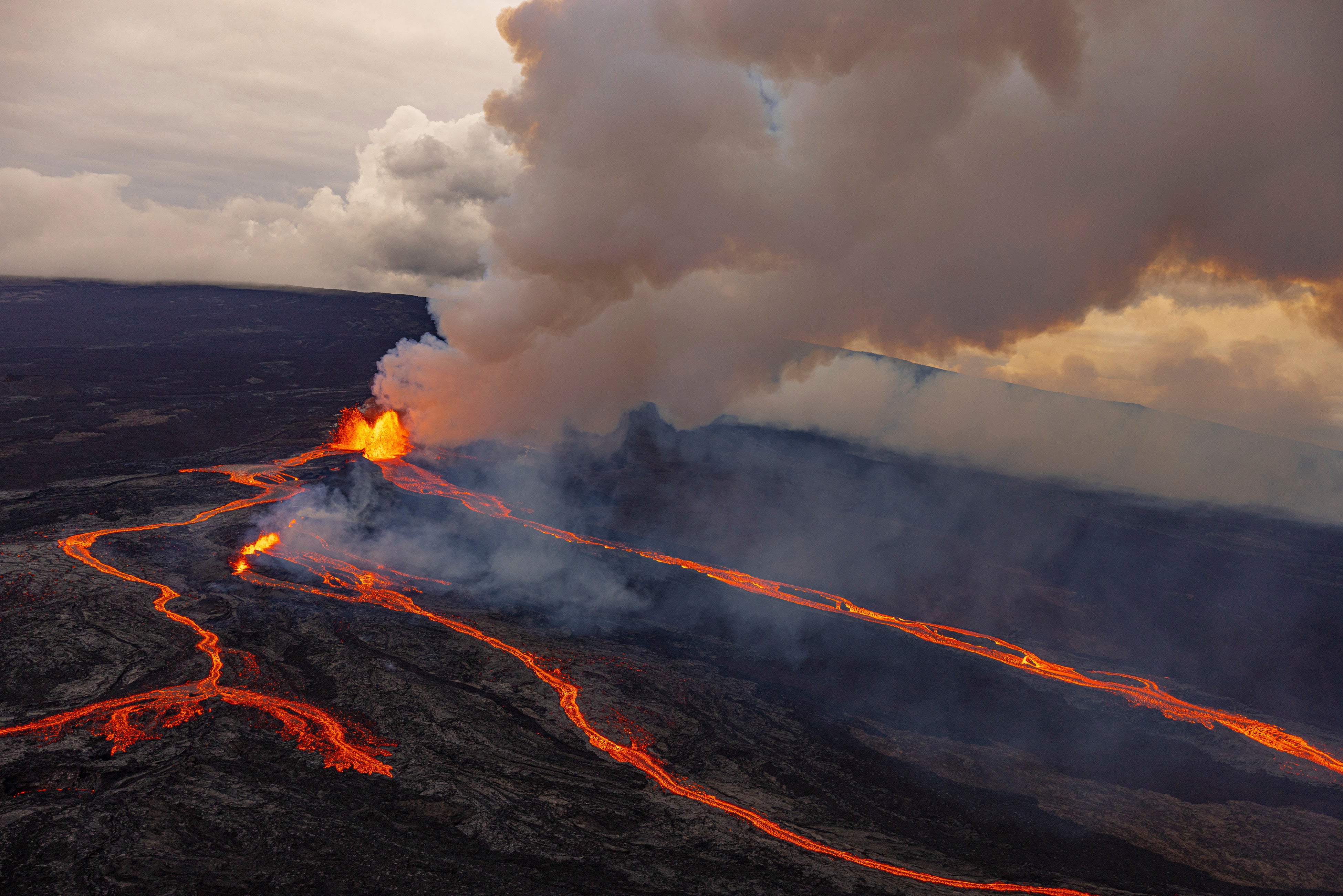The eruption at Mauna Loa on November 29, 2022. (Photo: Erik Kabik Photography/ MediaPunch /IPX, AP)