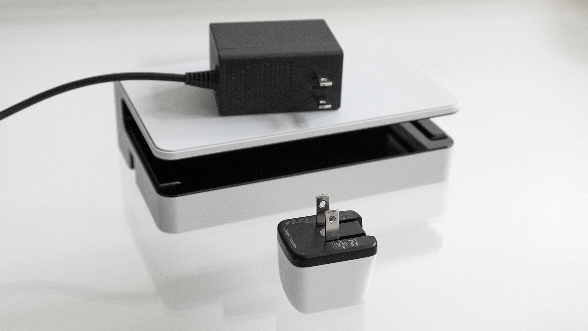 The Covert Dock Mini replaces the Switch's dock and power adaptor with a single device. (Photo: Andrew Liszewski | Gizmodo)