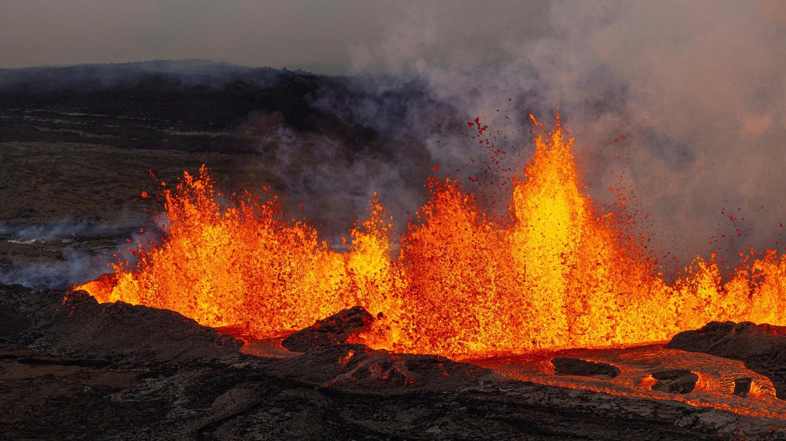 The Mauna Loa volcano erupting on November 29, 2022. (Photo: Erik Kabik Photography/ MediaPunch, AP)
