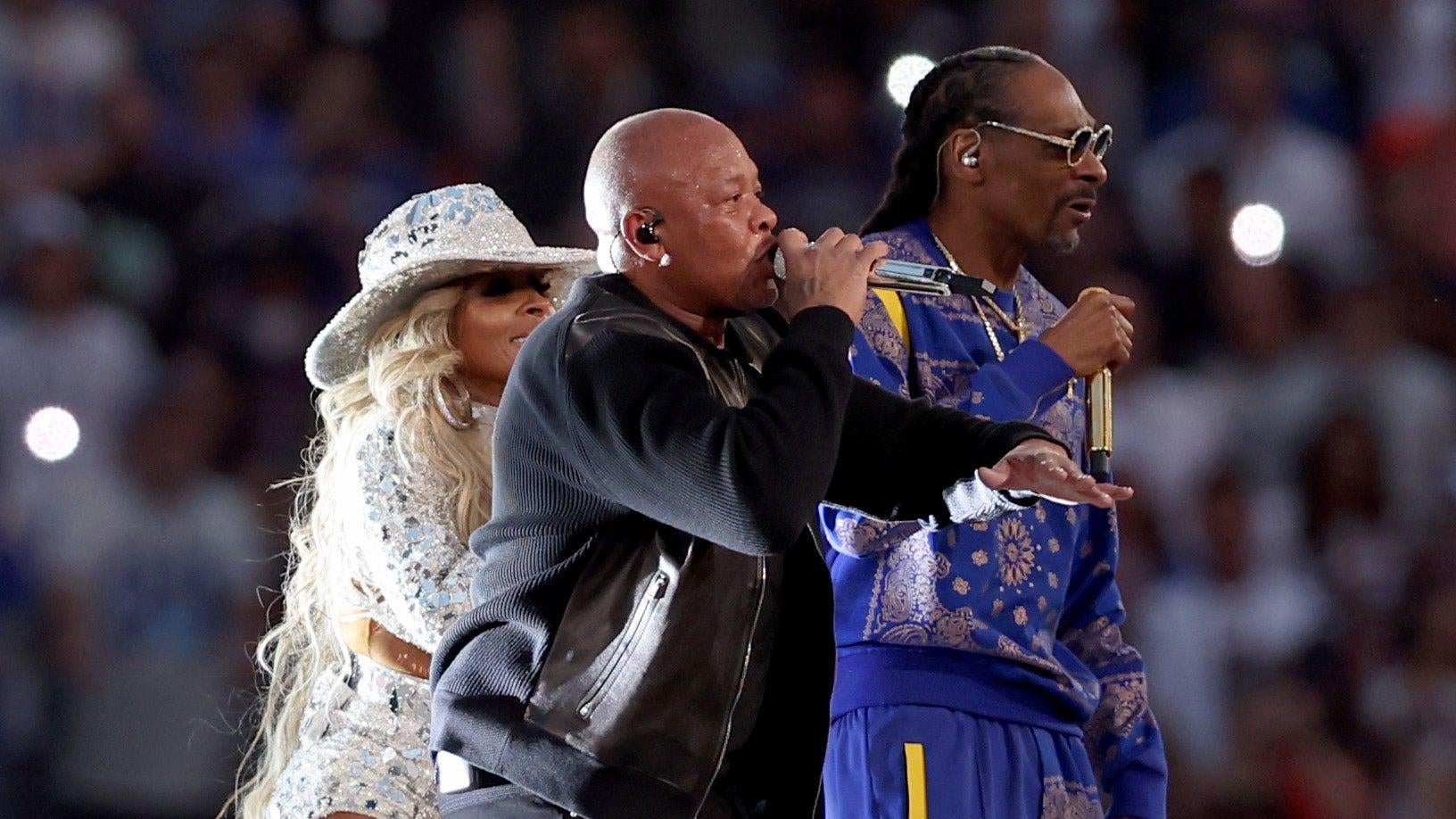 The NFL doesn't want folks embedding their video, so here is Dr. Dre performing alongside Mary J. Blige and Snoop Dogg . (Photo: Rob Carr, Getty Images)