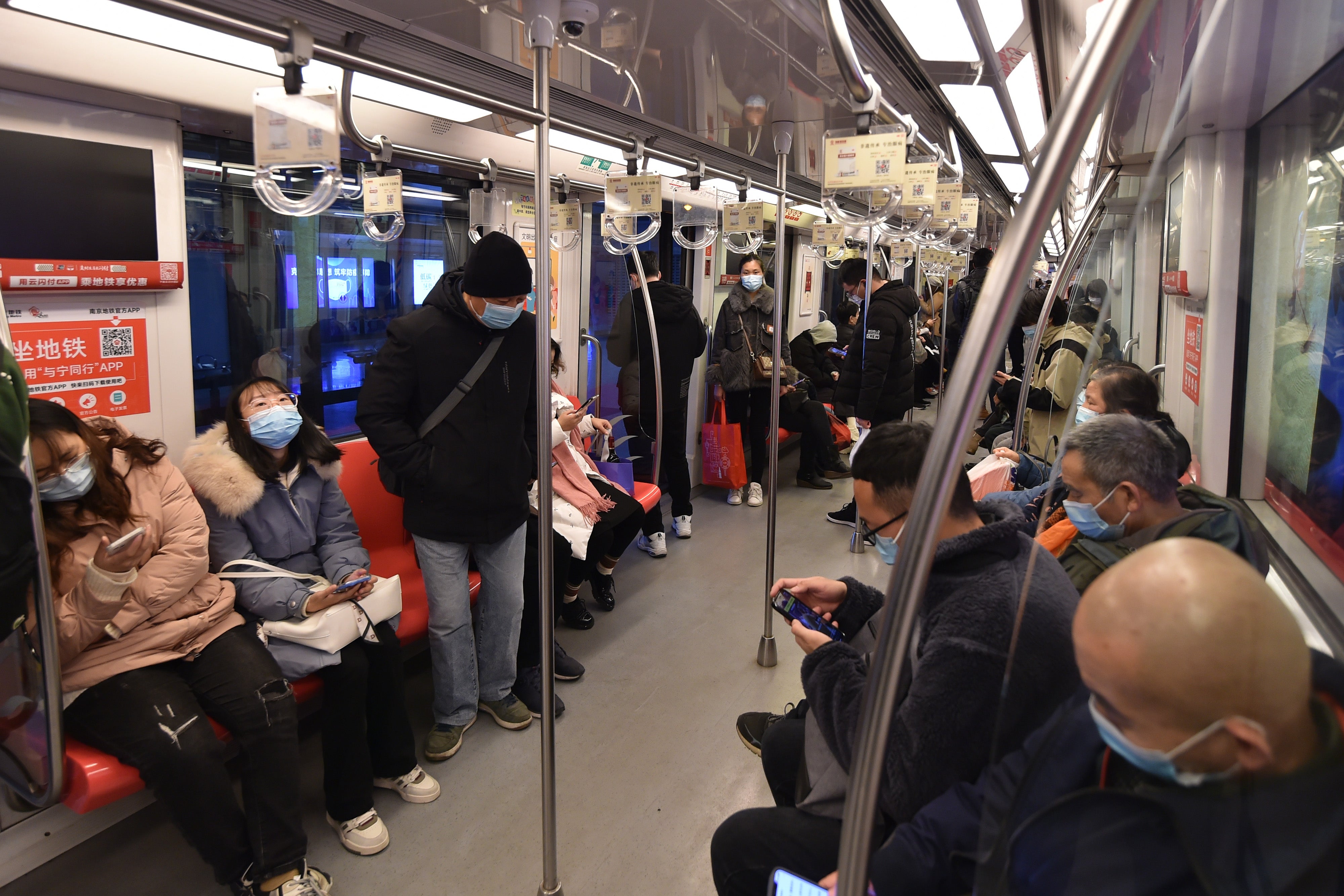 People wear masks to travel on a subway in Nanjing, Jiangsu province, China, Dec 6, 2022. (Photo: CFOTO/Future Publishing, Getty Images)