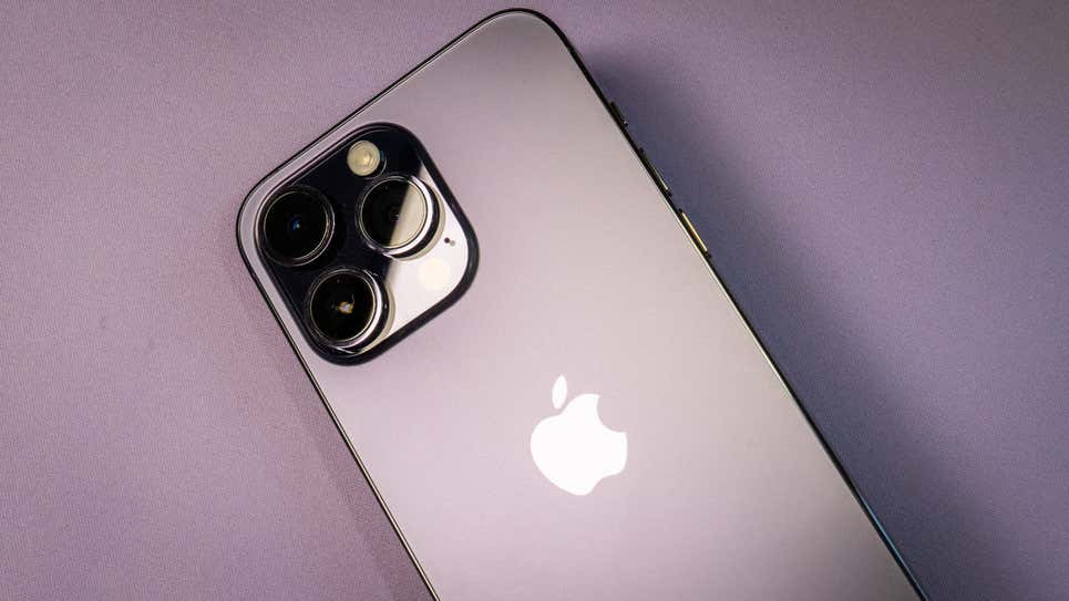 The iPhone 14 Pro Max.  (Photo: Florence Ion / Gizmodo)