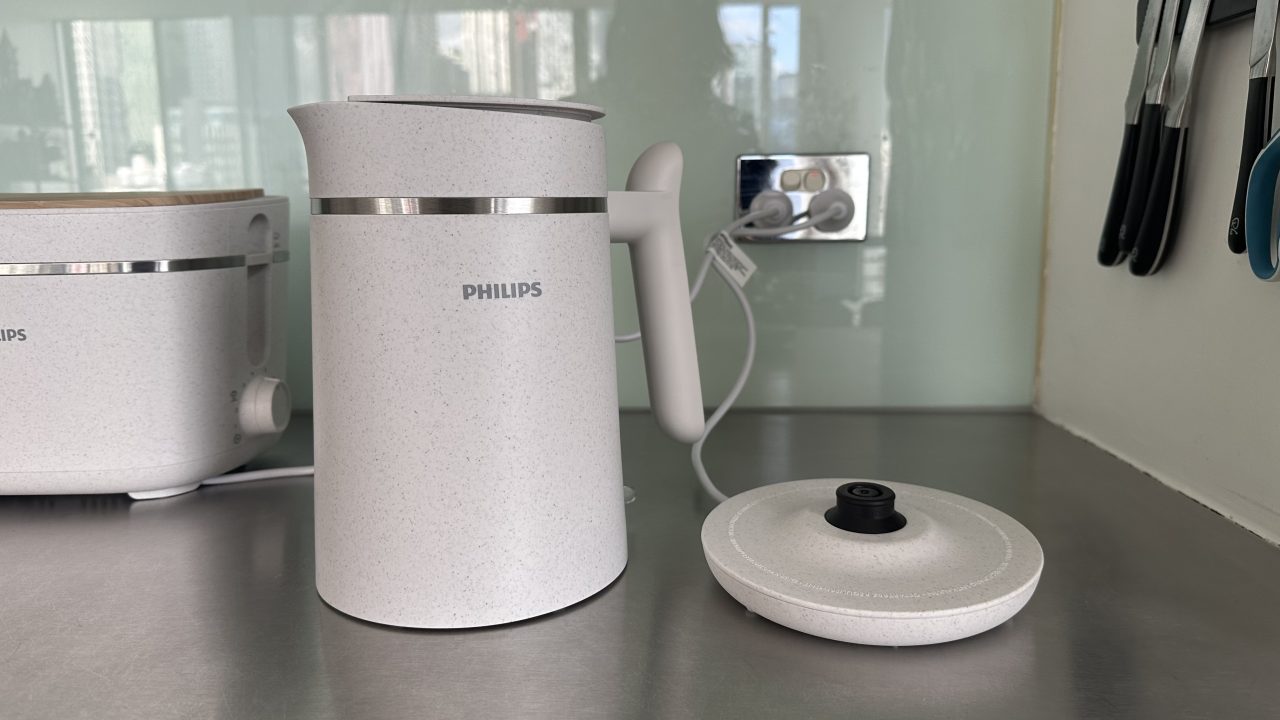 Philips Eco Breakfast set kettle side view