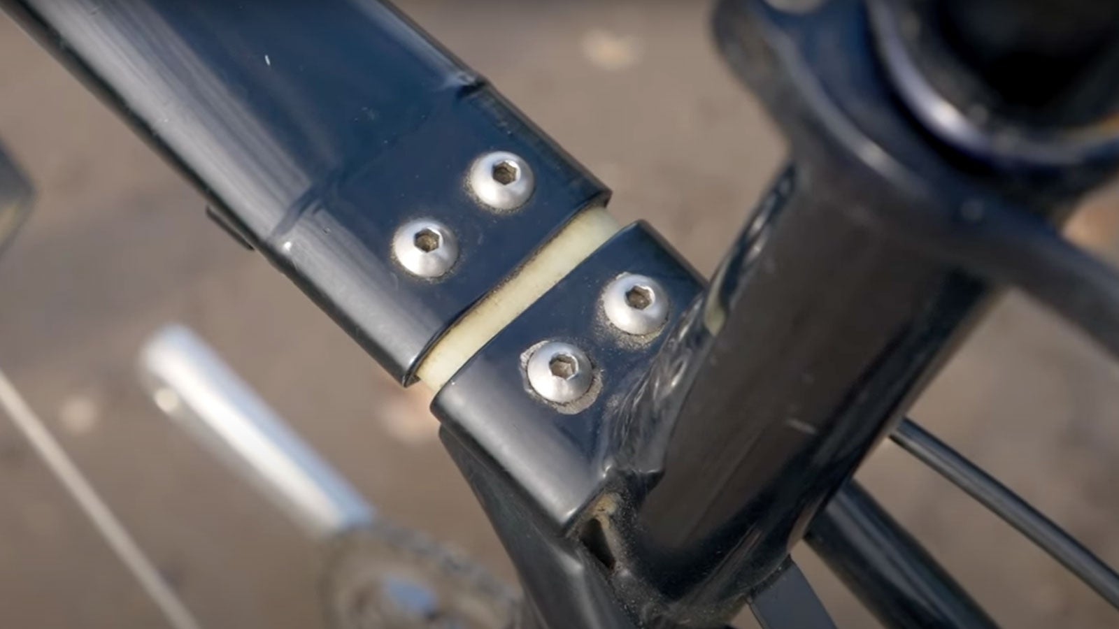 This Wild 1990s Mountain Bike Is Held Together by Springs