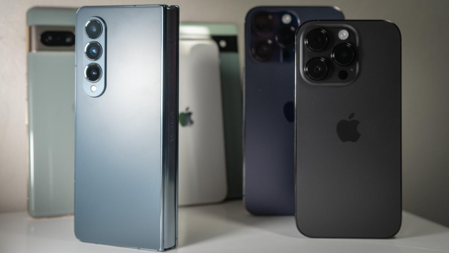 2022's smartphones were good, but 2023's will have to be better if Android makers want to topple Apple. (Photo: Florence Ion / Gizmodo)