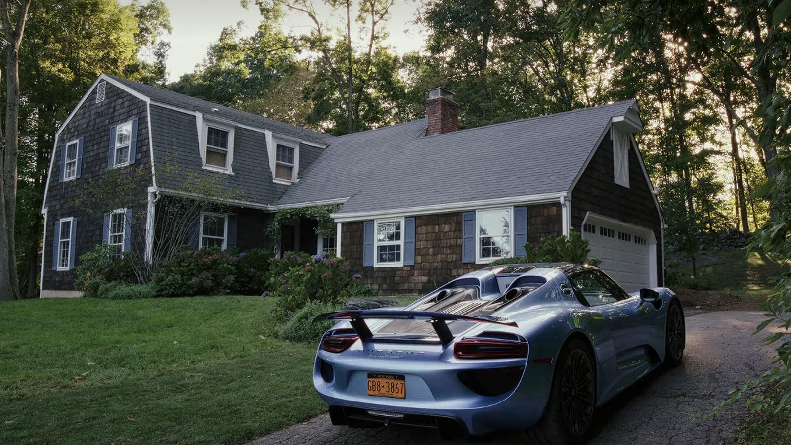 Glass Onion Has a Meaningless Porsche 918 Continuity Error That’s Nipping at My Brain