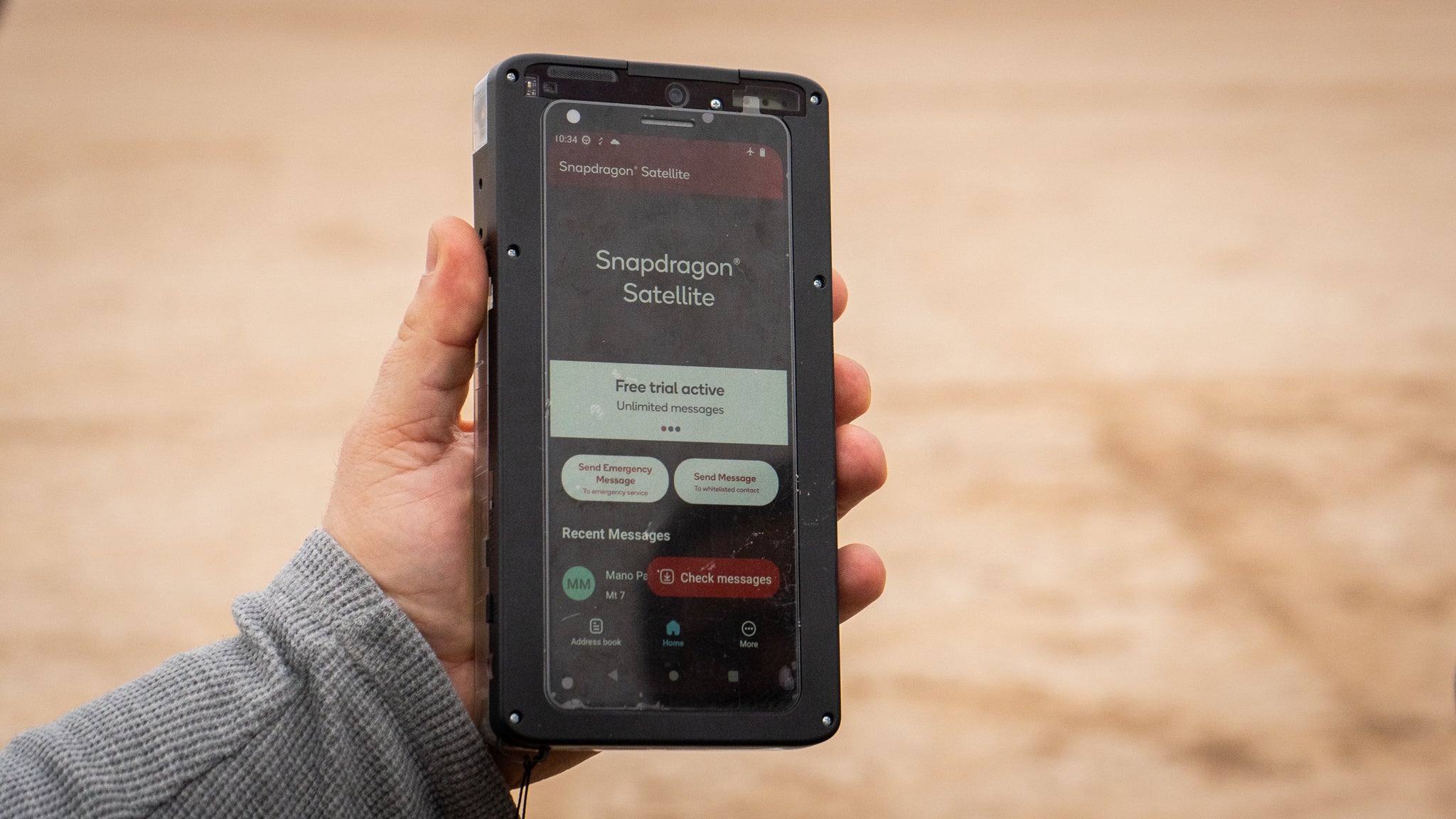The Snapdragon Satellite app looks like this in testing, but it will be up to the OEMs to skin it how they see fit.  (Photo: Florence Ion / Gizmodo)