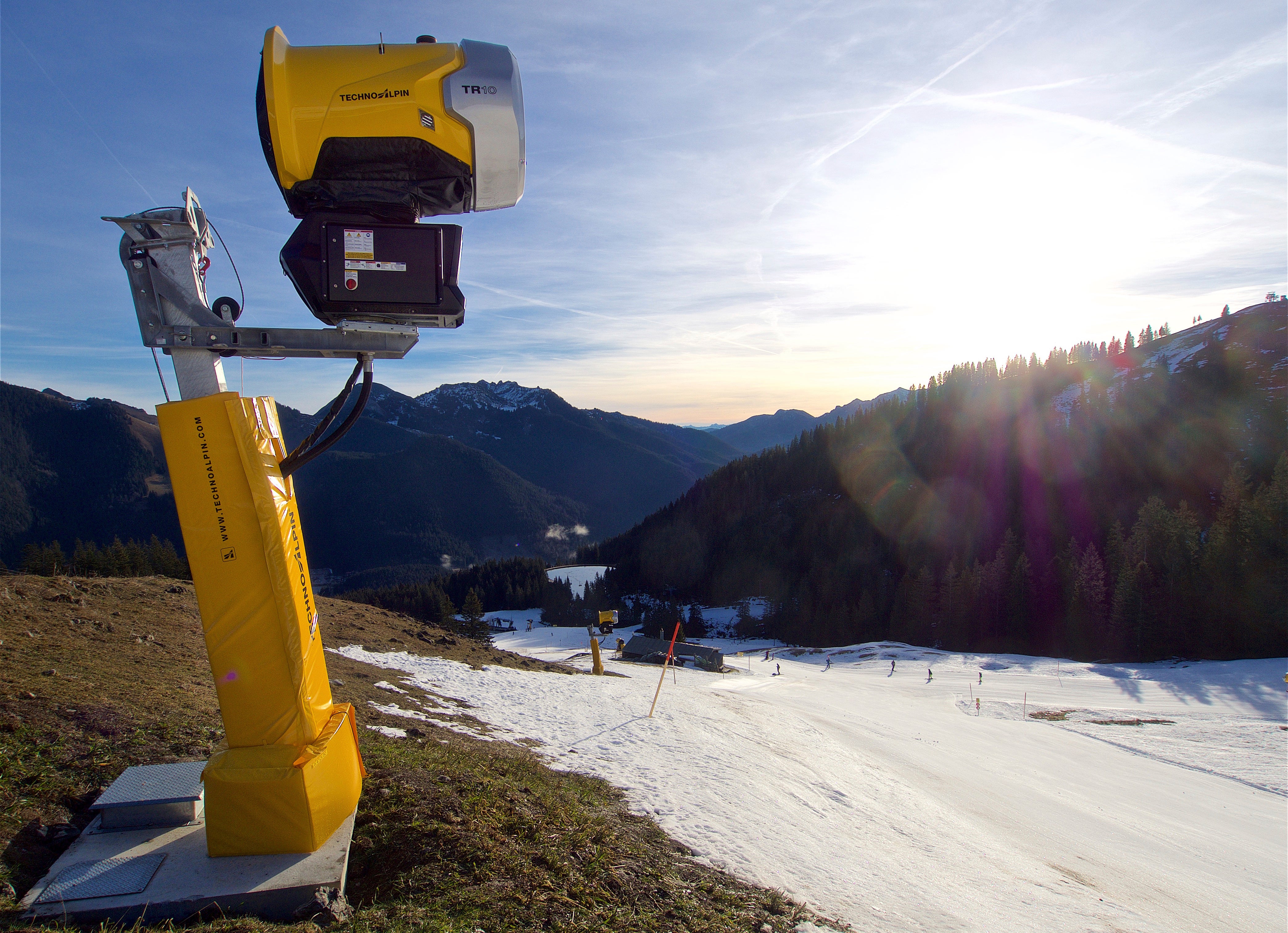 A snow machine at Spitzingsee in Bavaria, Germany. (Photo: Carsten Hoefer/picture-alliance/dpa, AP)