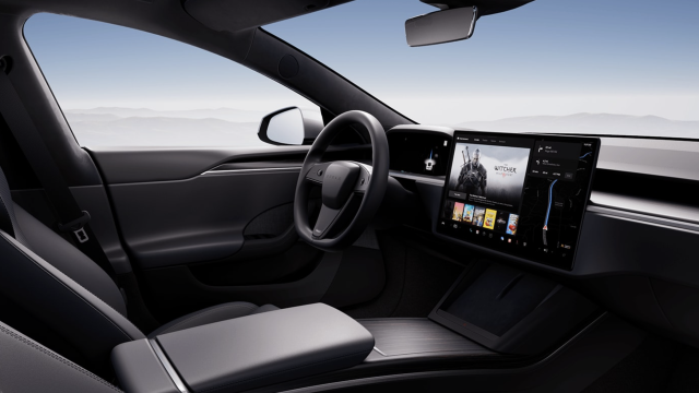 Tesla Brings Back ‘Boring’ Round Steering Wheel Elon Nixed