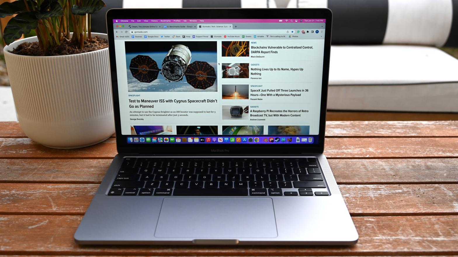 MacBook Pro 13 with M2 (Photo: Phillip Tracy/Gizmodo)