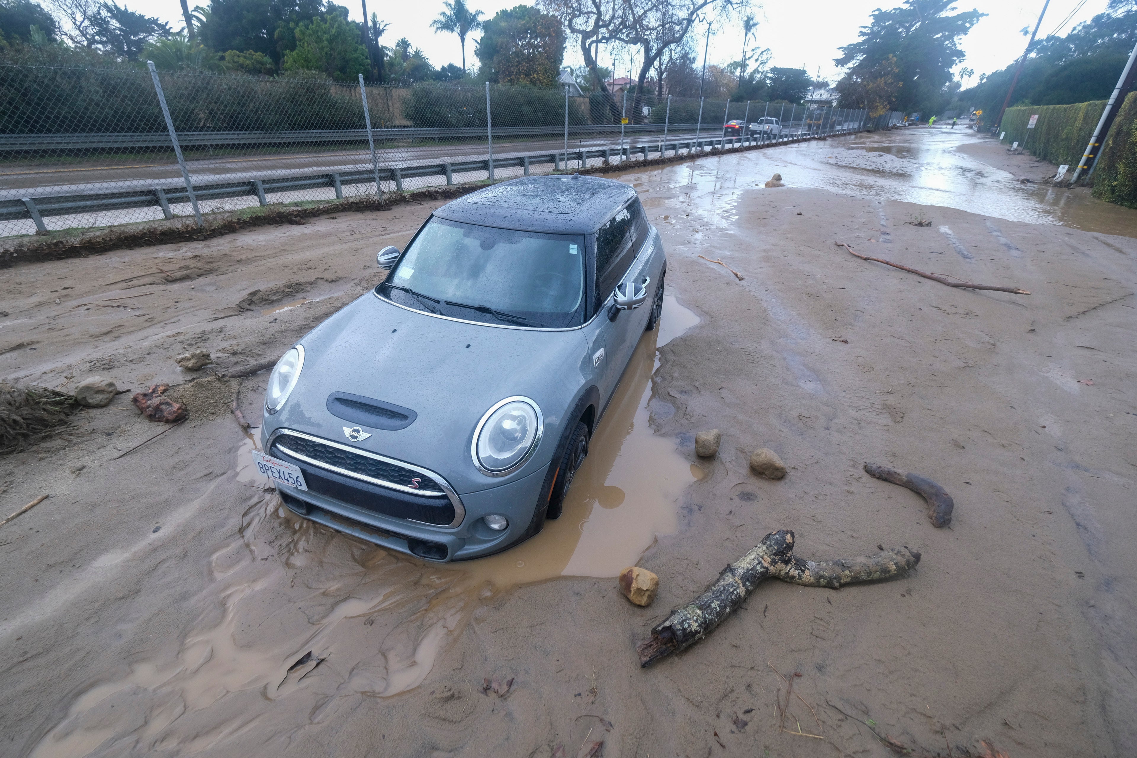 A car trapped by mud in Montecito. (Photo: Ringo H.W. Chiu, AP)